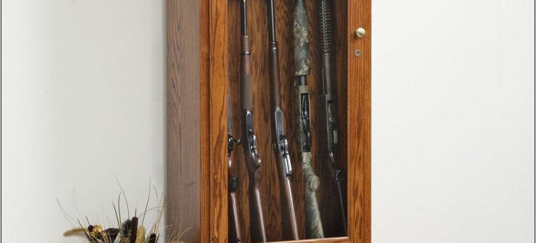Wood Gun Cabinet With Deer Etched Glass