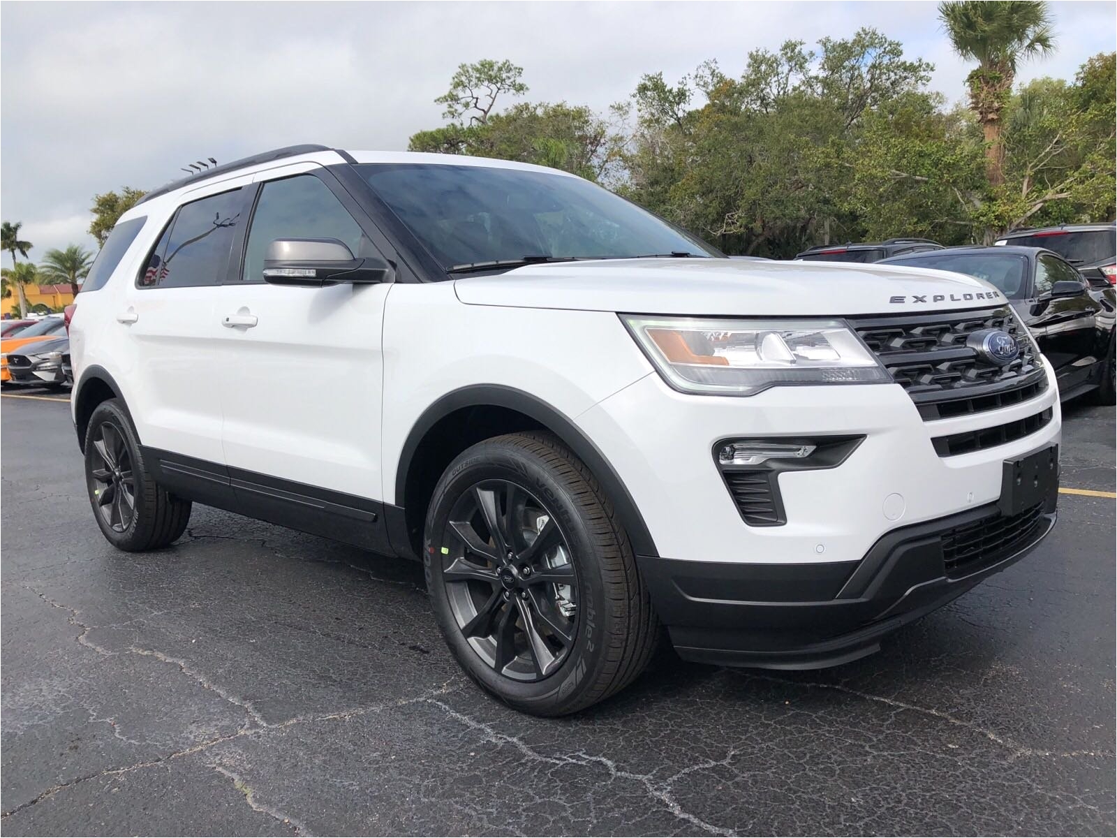 new 2018 ford explorer xlt