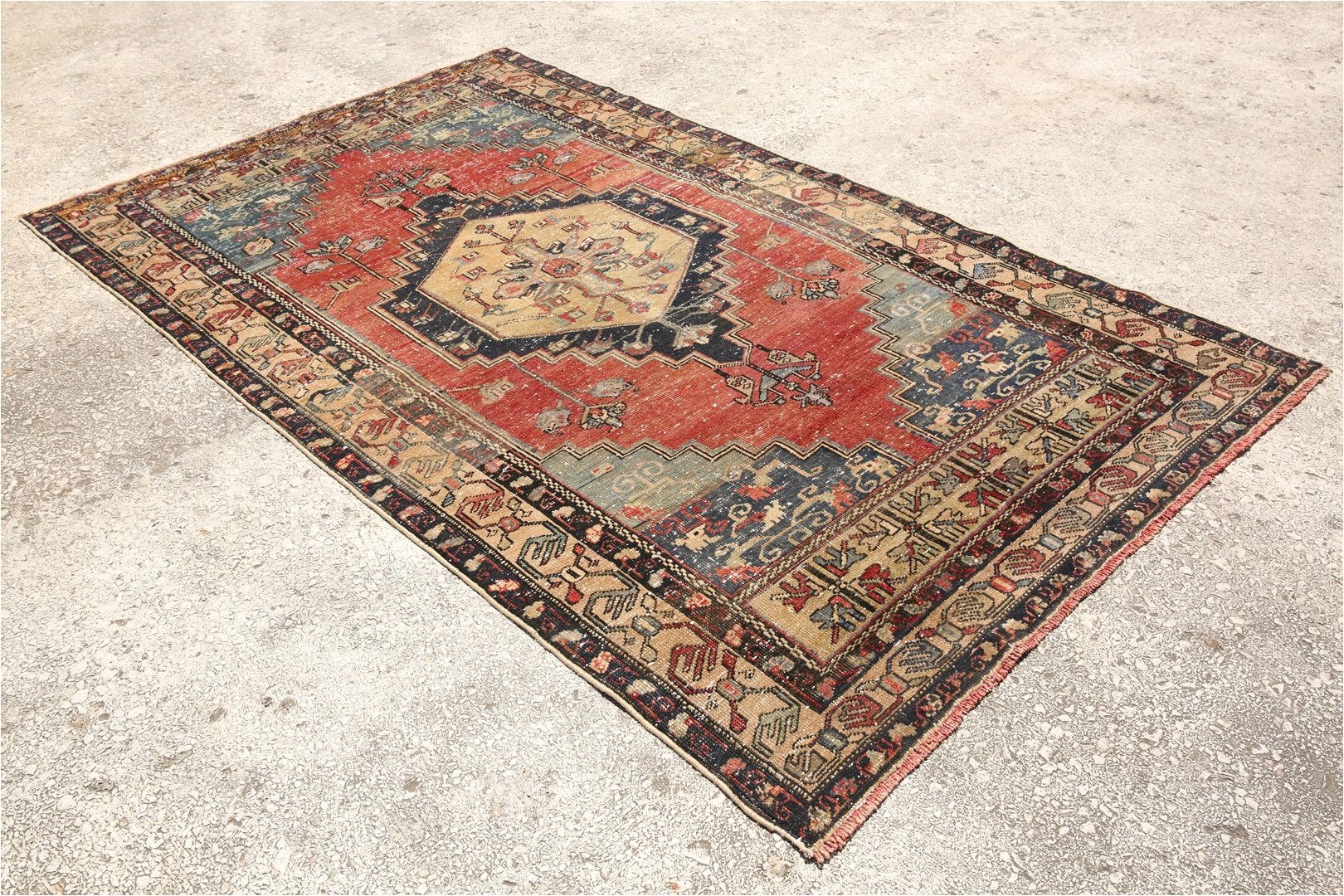 red blue rug 4 6 x7 8 feet