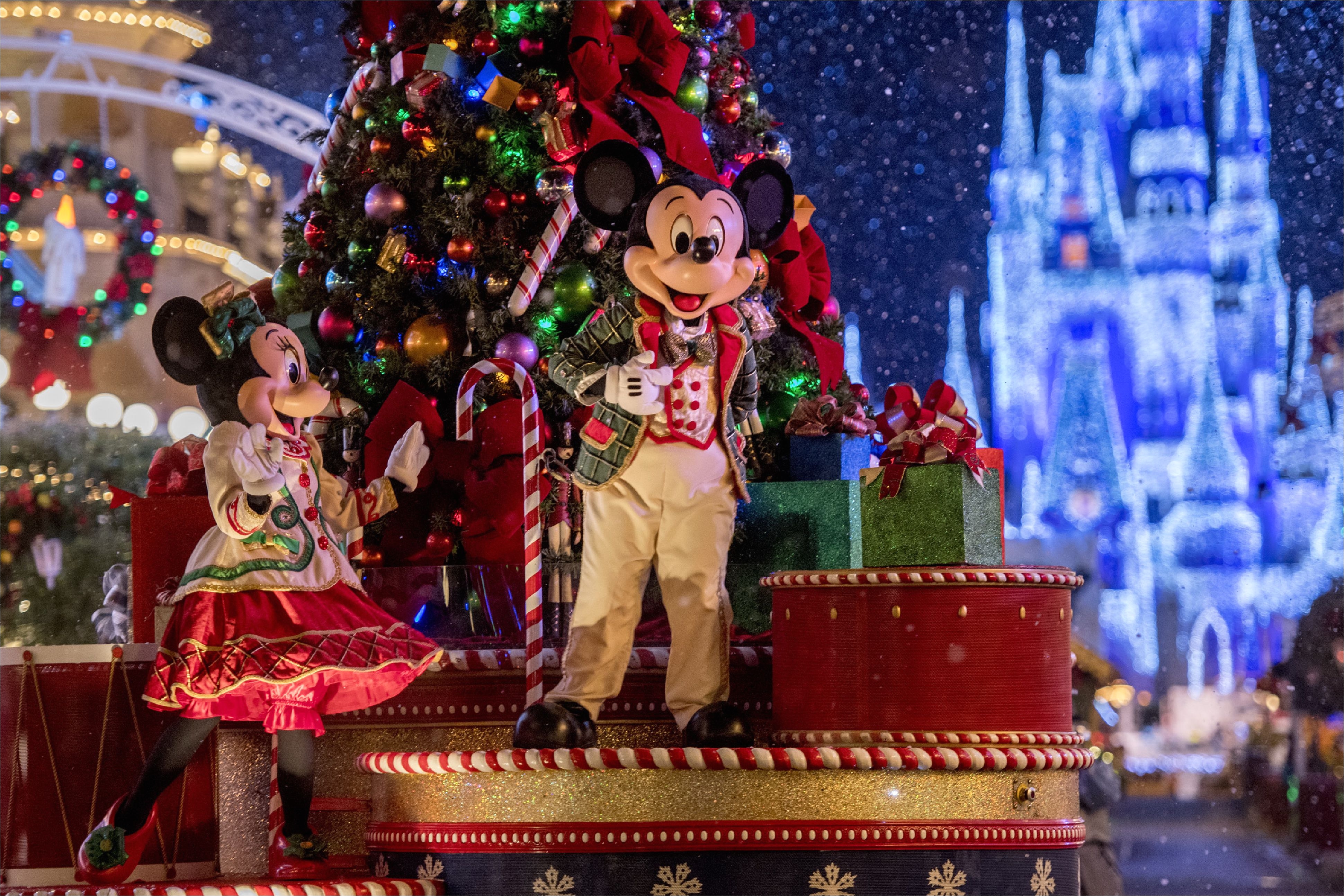 wdw mk mickeyschristmasparade2 583c8b043df78c6f6a849be8 jpg