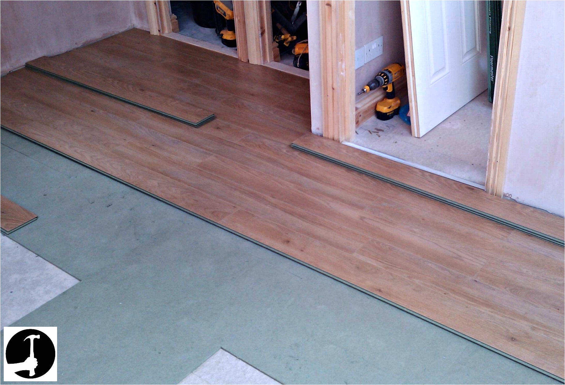 laying laminate flooring