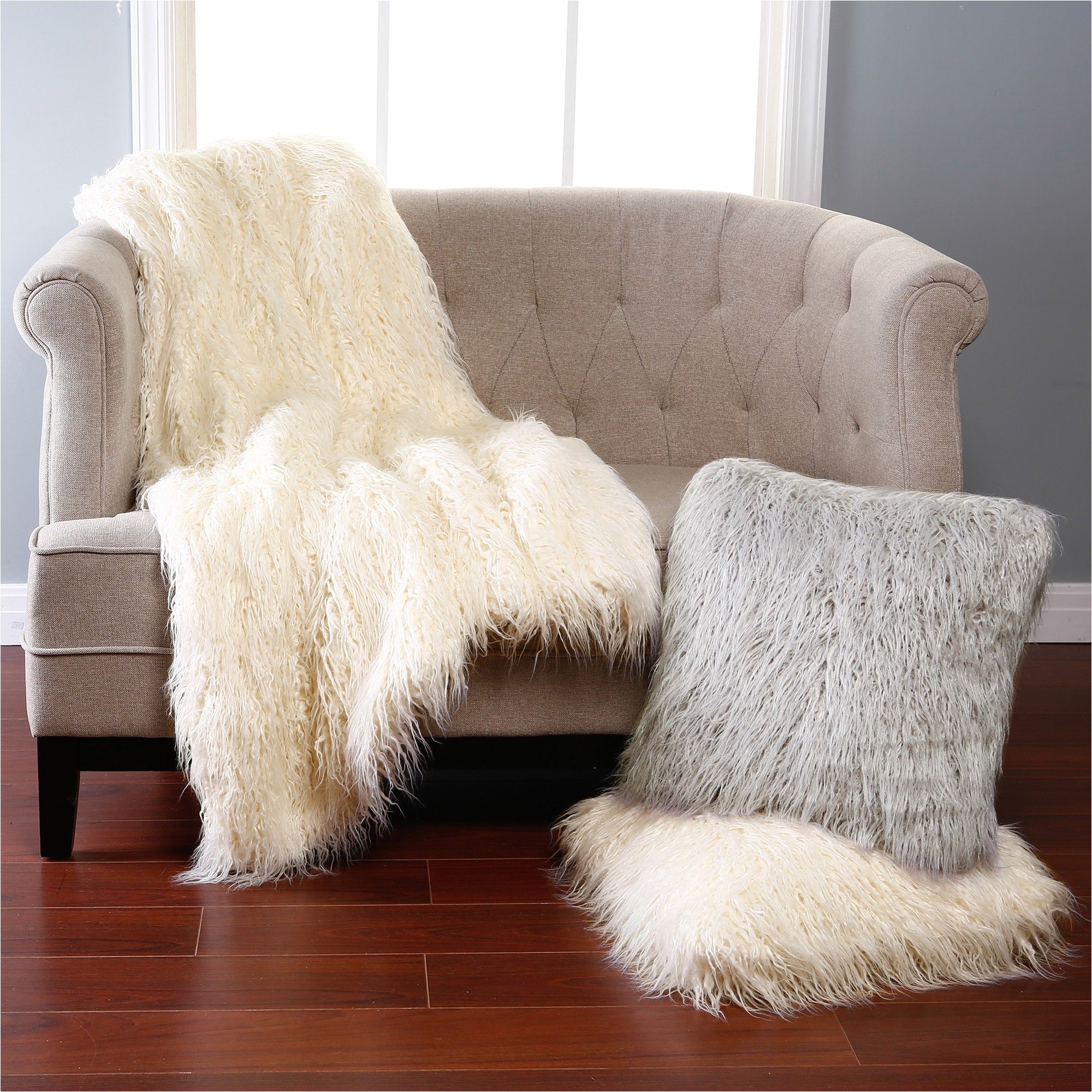 comfy faux sheepskin rug for floor decor ideas faux sheepskin rug sheepskin white rug sheep rug