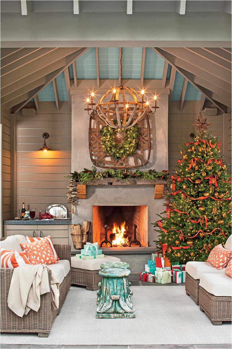 set a holiday scene in your outdoor room