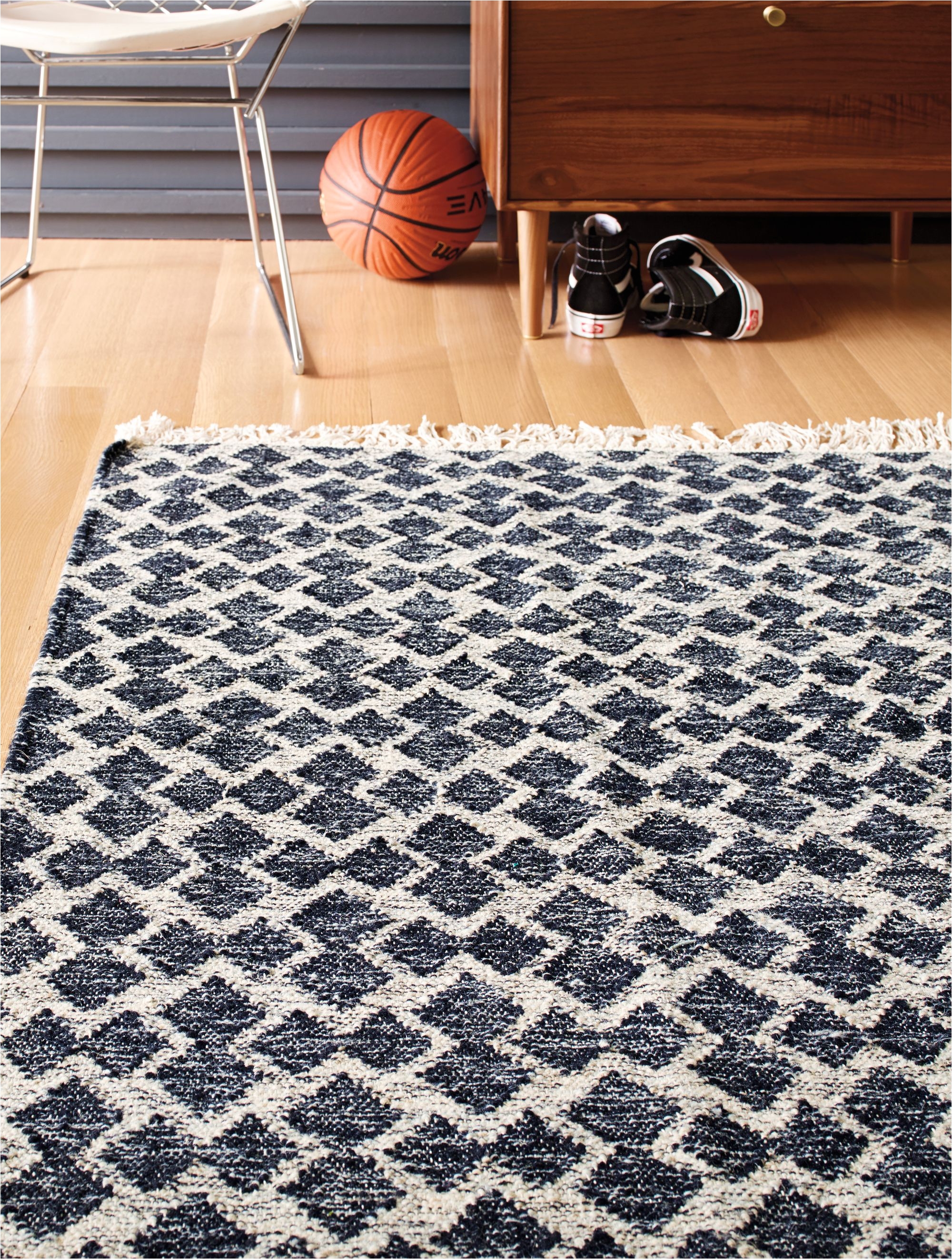 our bow tie kilim rug captivates with its simple yet bold pattern its rich