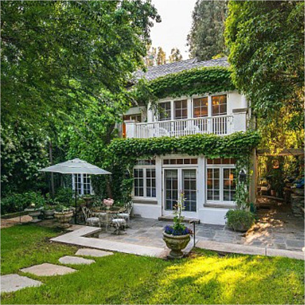 jennifer lawrence has bought a new house in beverly hills see all the stunning pictures