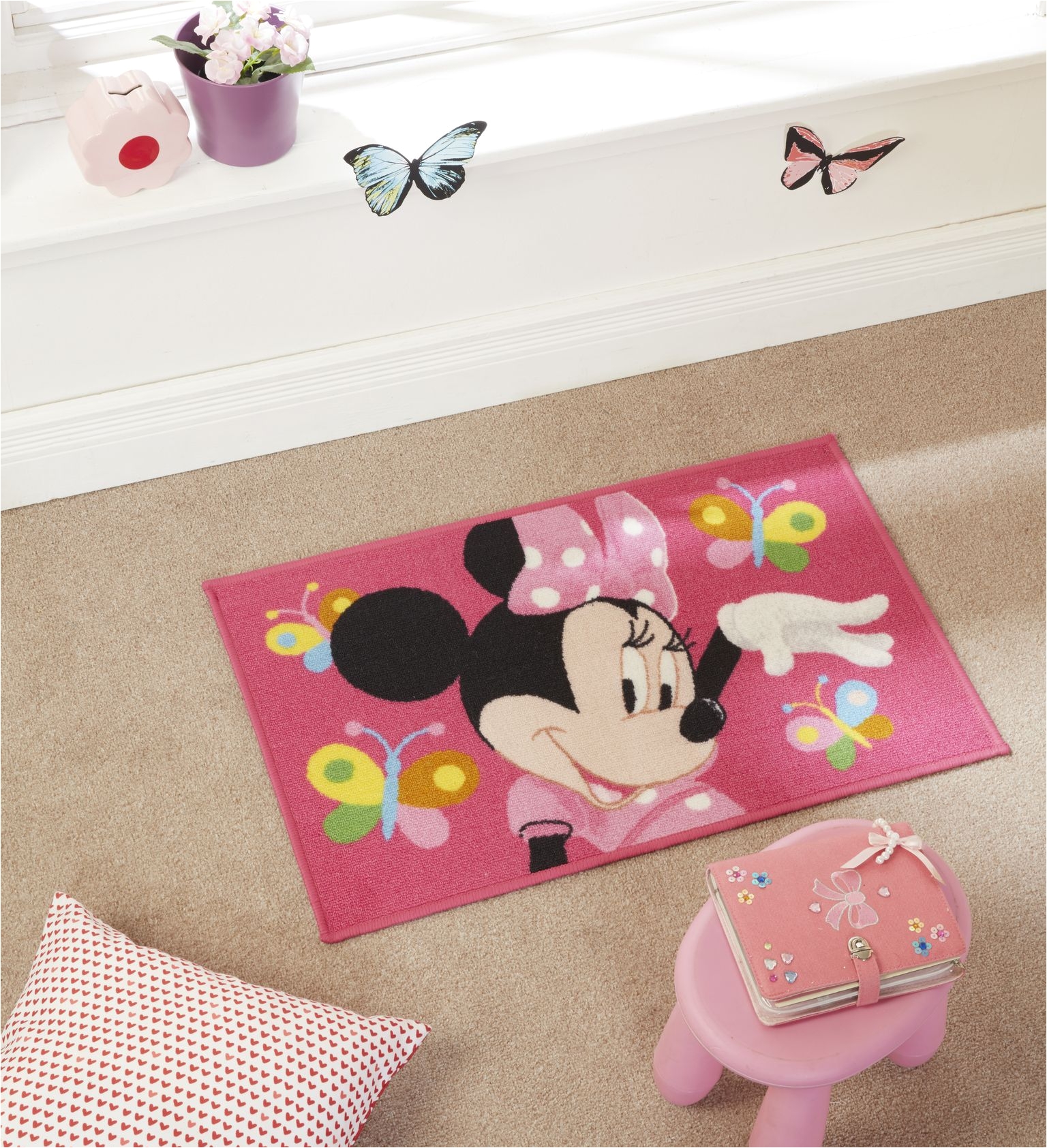 design inspird by famous cartoon character minni this kids rug is sure to