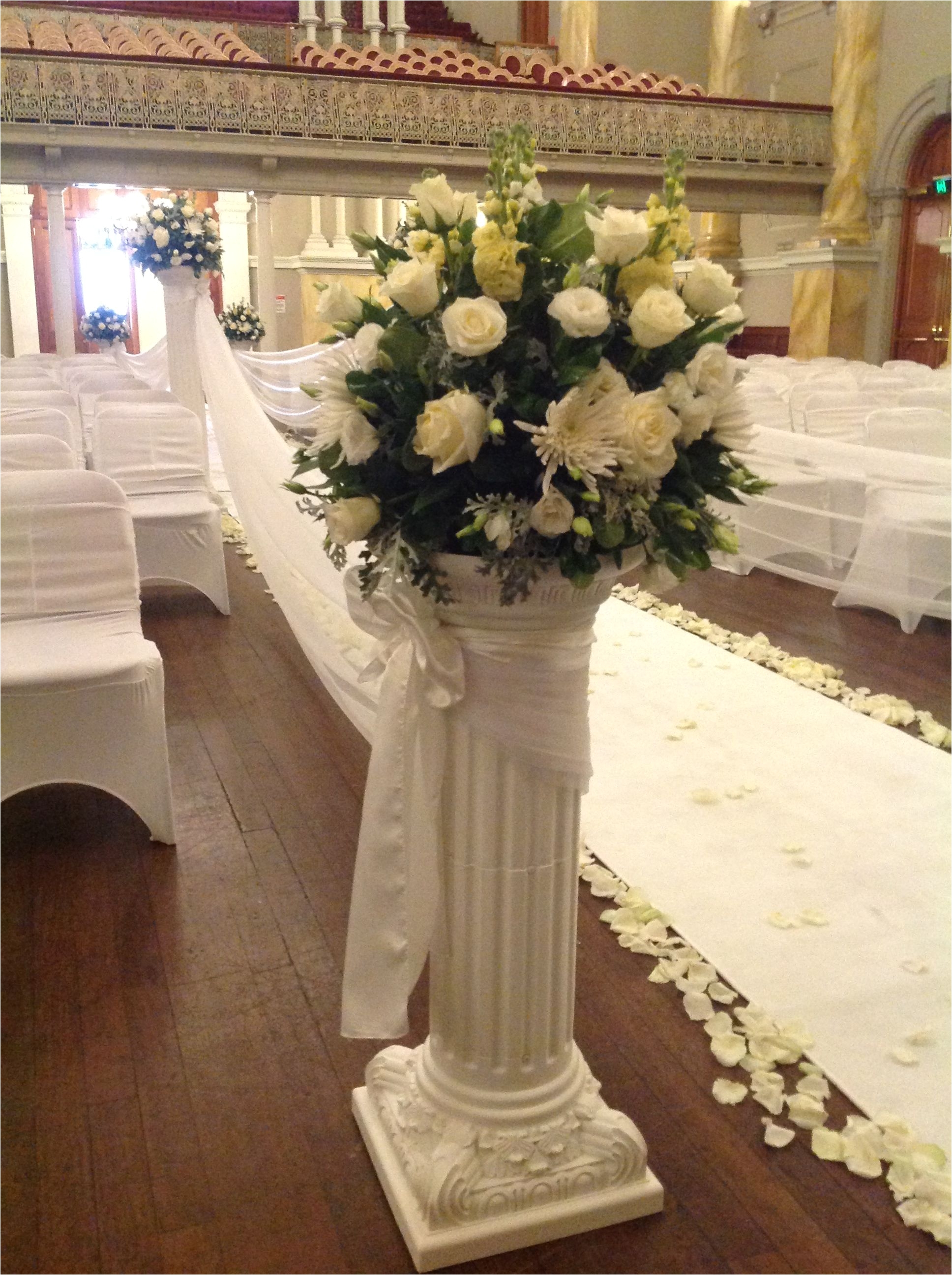 flower arrangement on pillar column for wedding ceremony at adelaide town hall www houseofthebride com au