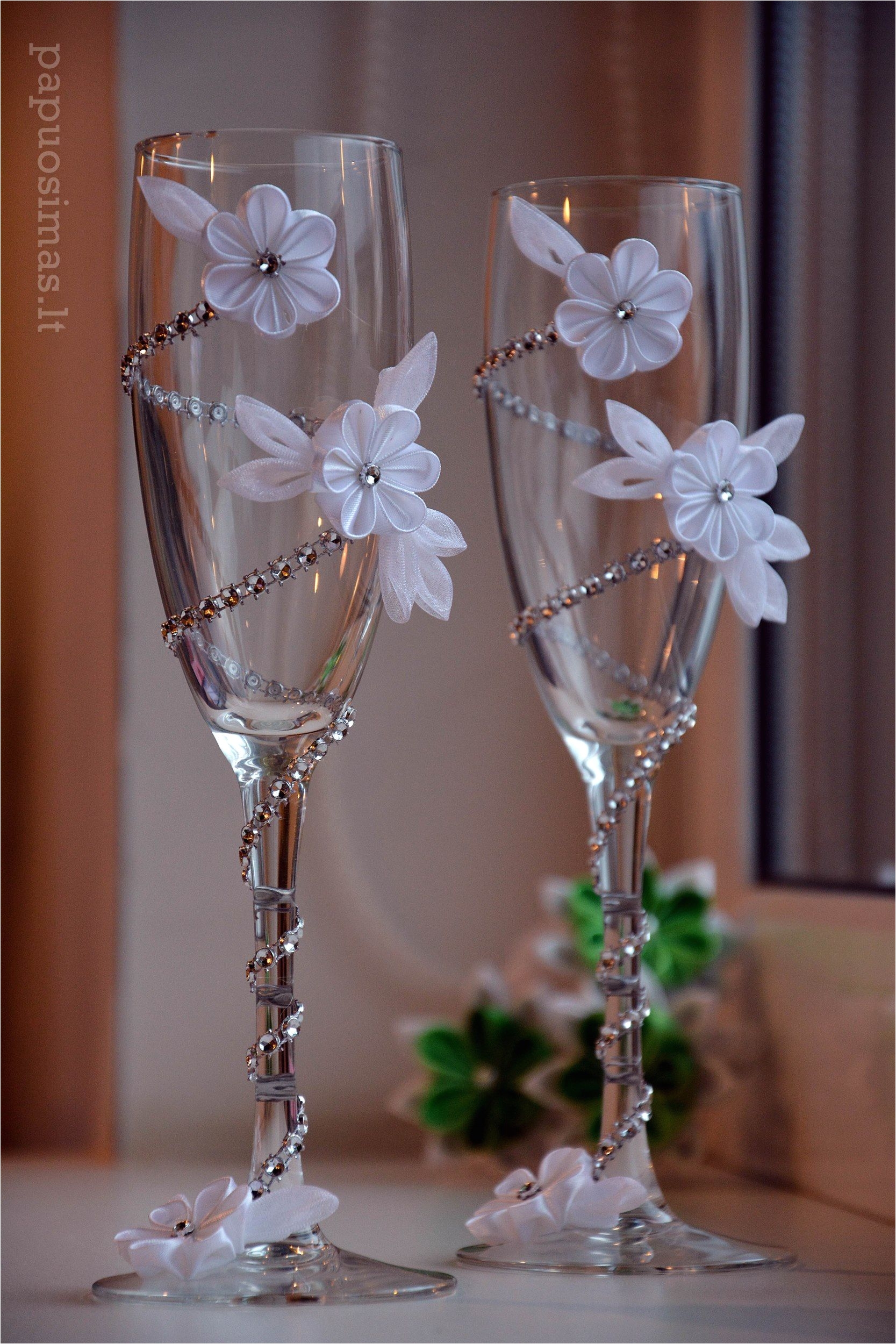 Diy Decorative Shot Glasses Maybe Just One Flower On the Brides Haha but the Diamonds are An