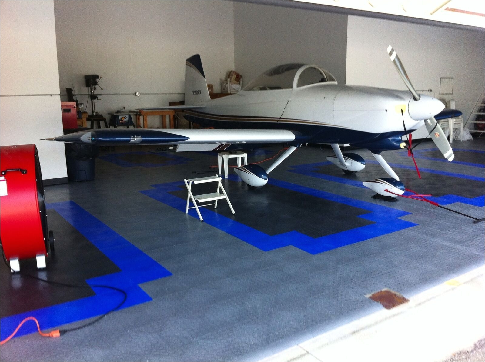 race deck diamond pattern used for airplane hanger flooring heavy duty snap together tiles