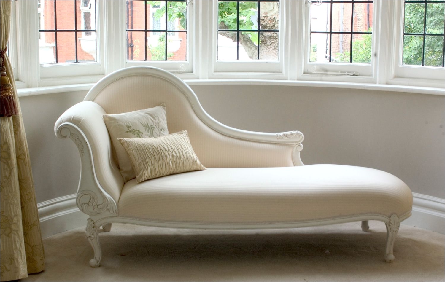 Fainting Chair Band Classical White Chaise Longue Sweet Pea and Willow Dream Home