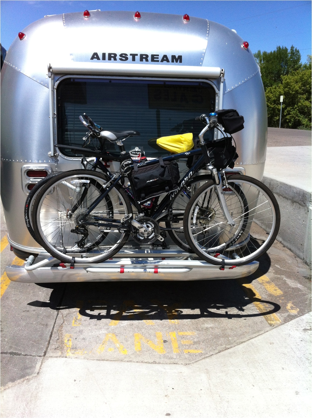 the bikes are seated on the rack my accessory bag had to be hanged from the frame as it wouldn t fit in its normal position behind the seat