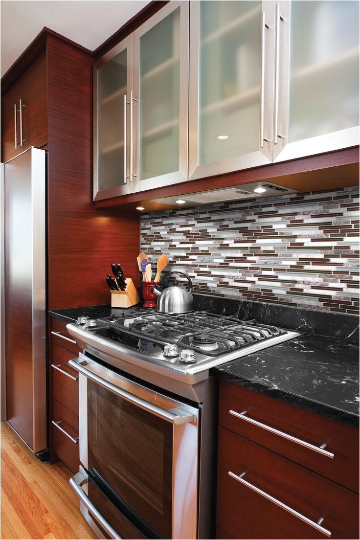 a stunning glass tile backsplash adds color and functionality to any kitchen or bath