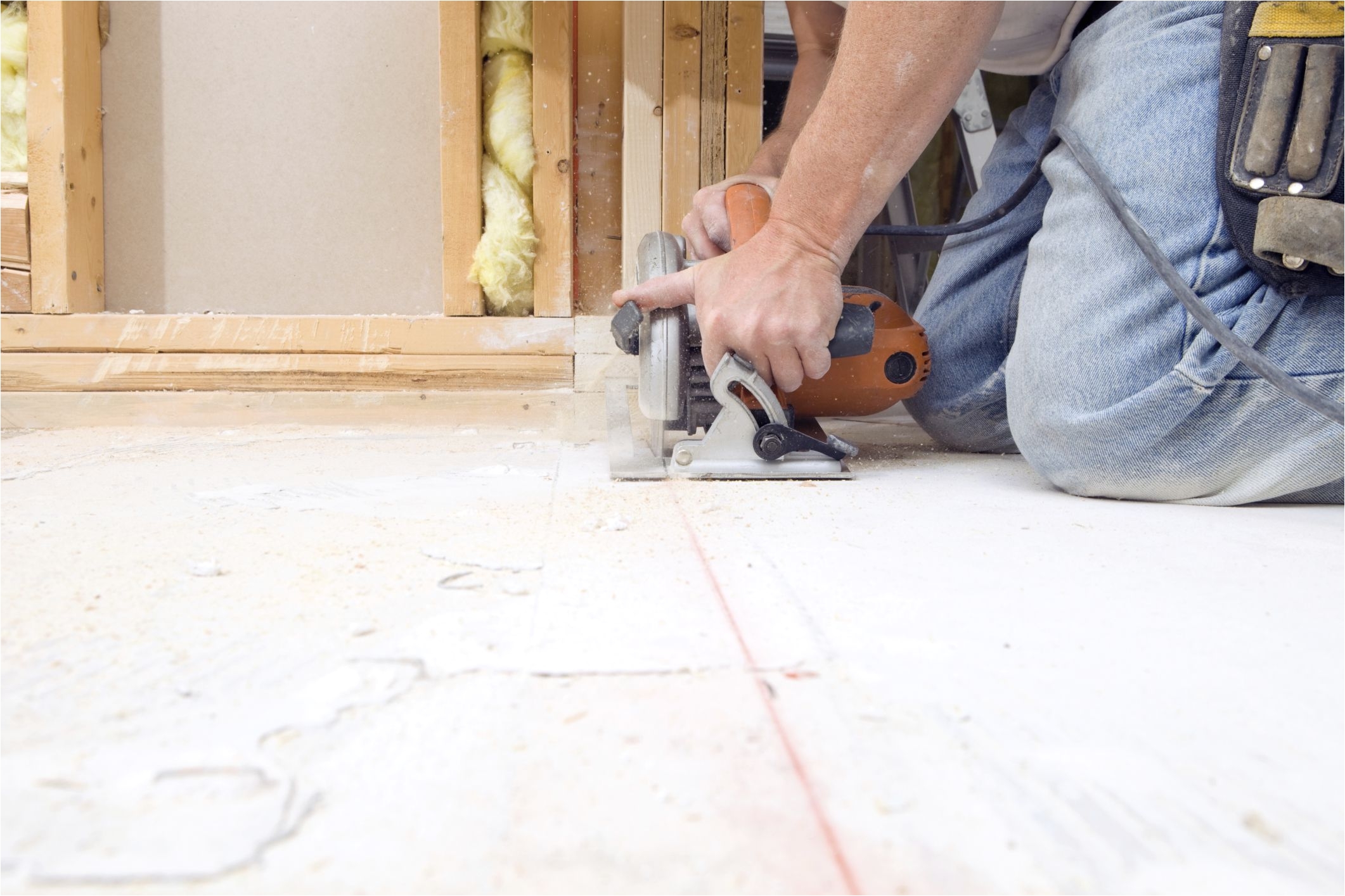 cutting plywood subfloor with circular saw 185001220 56a4a04b5f9b58b7d0d7e37f jpg