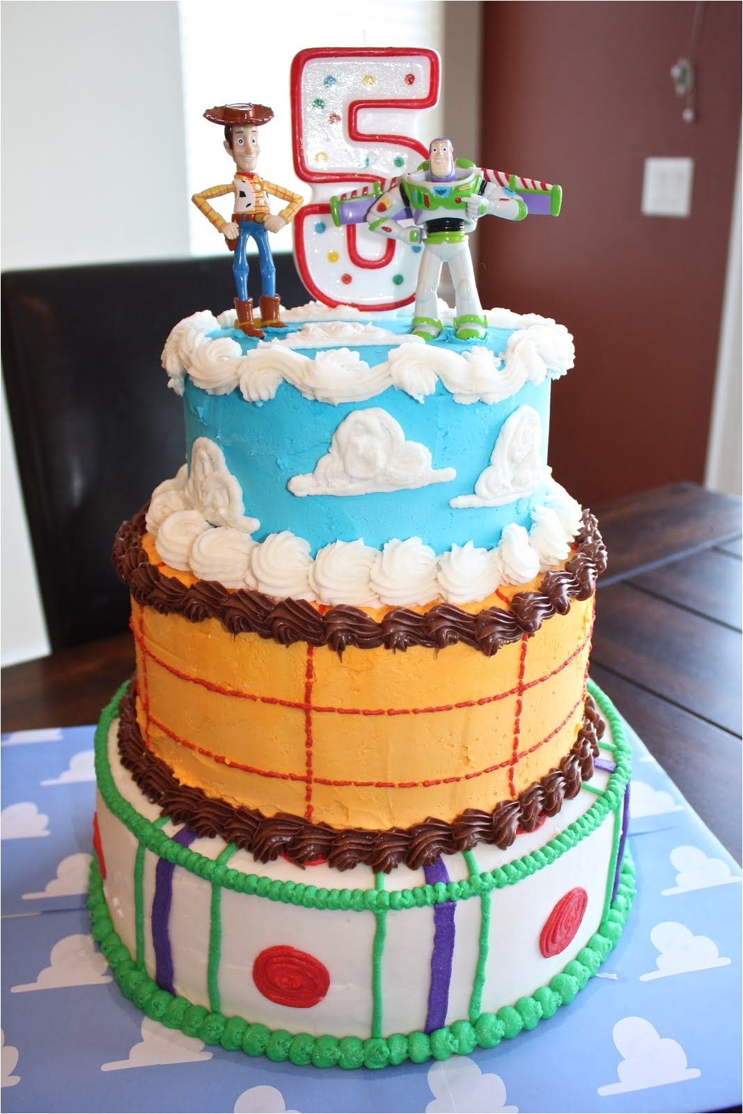 easy homemade toy story cake www mythreetinythings com