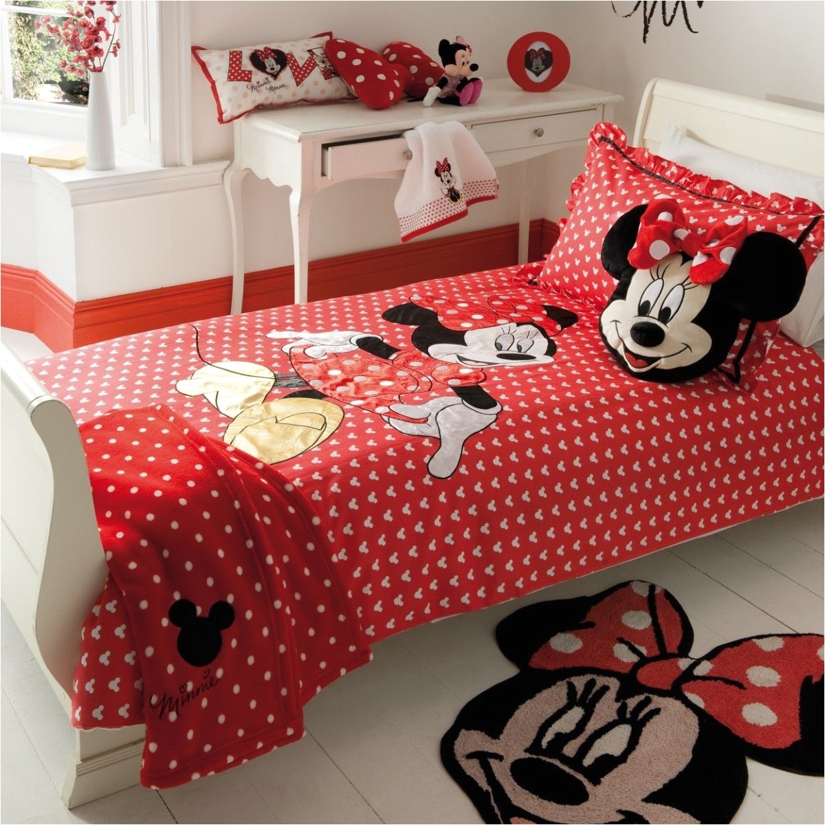 decor minnie mouse bedroom decor decorating ideas for kids rooms with white on red for the room and the room furniture minnie mouse bedroom decor for little