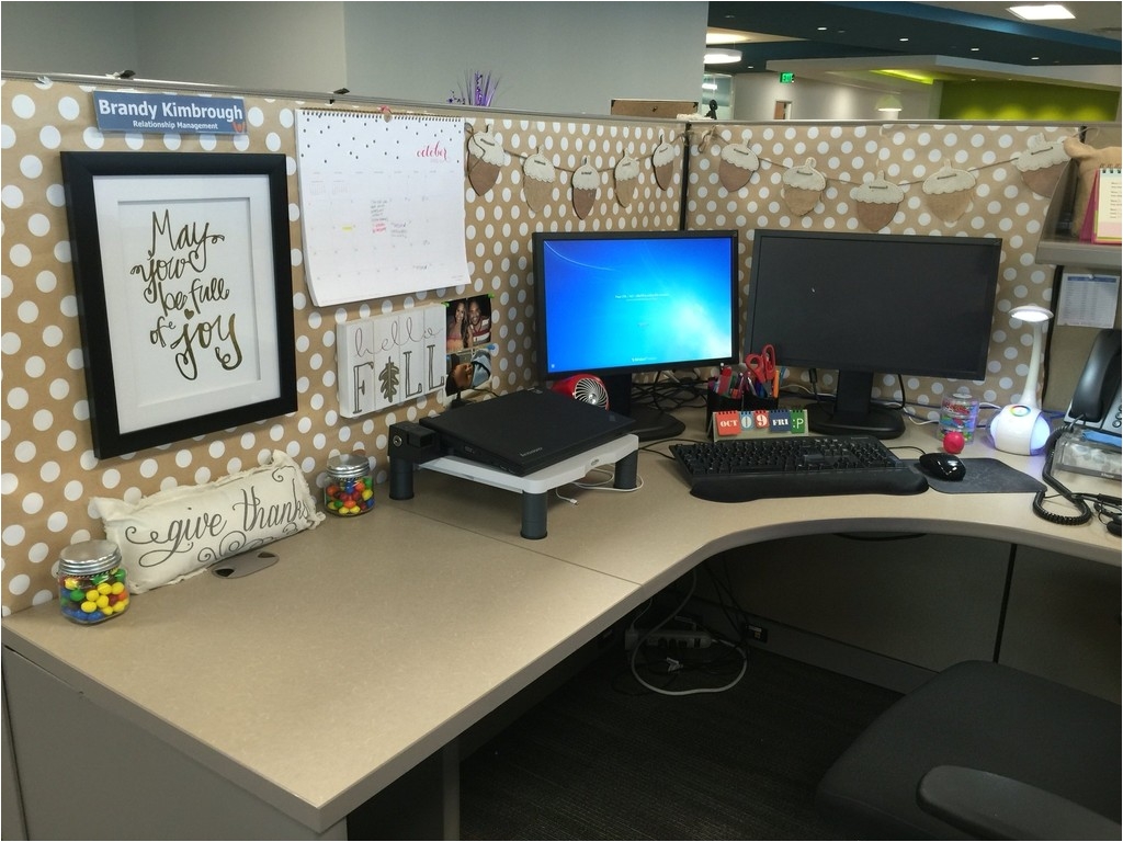 cool cubicle ideas funny christmas decorating must have accessories