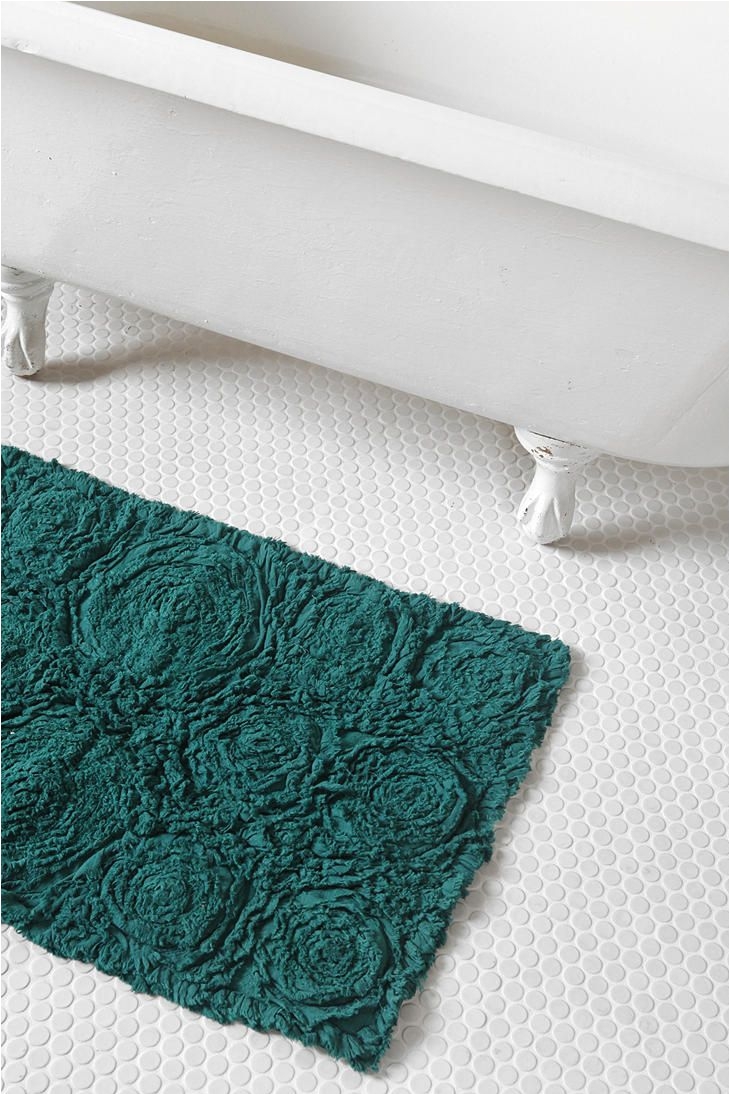 frayed roses bath mat