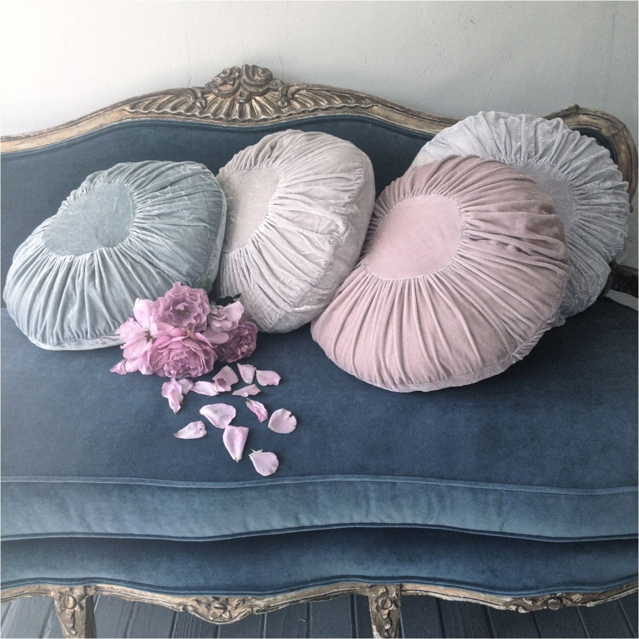 velvet blues and a twist of pink love the settee