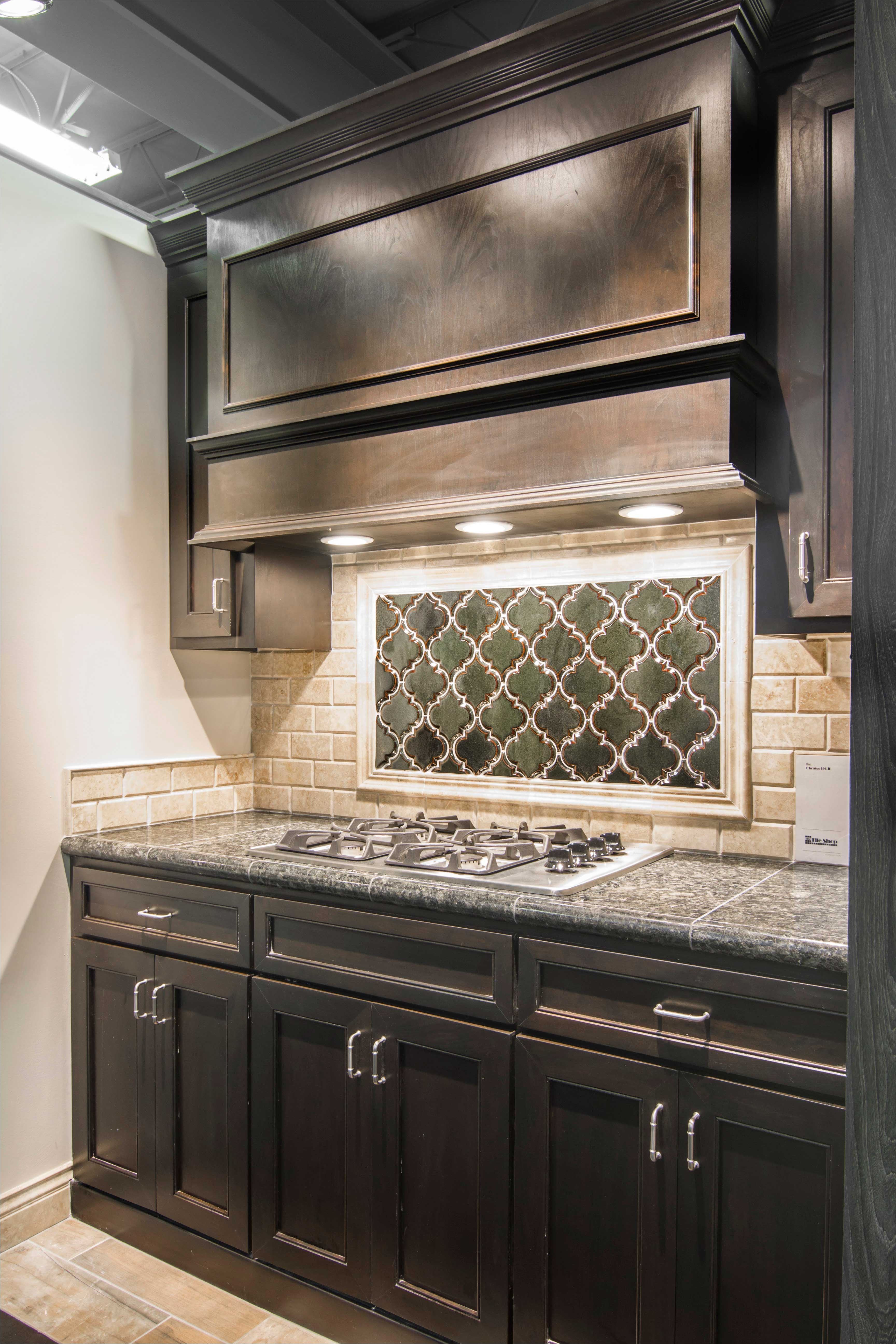 arabesque design kitchen backsplash tile artisan arabesque verde ceramic wall tile https www tileshop com product 494219 do