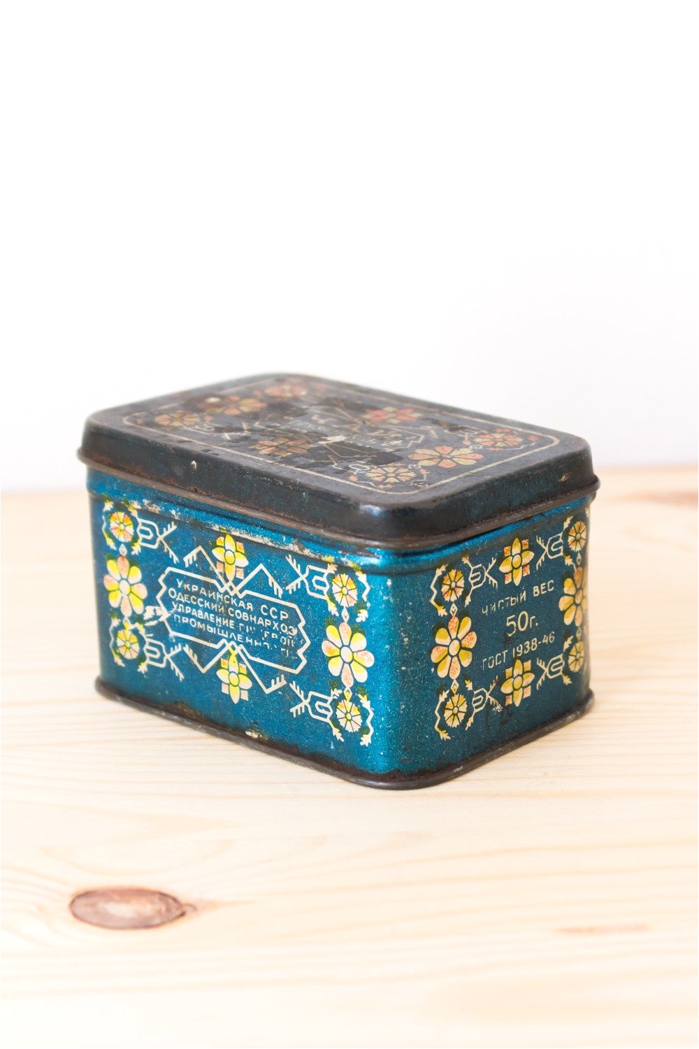 tin box vintage rusty tin metal box tea tin retro kitchen decor collectible tin small tin