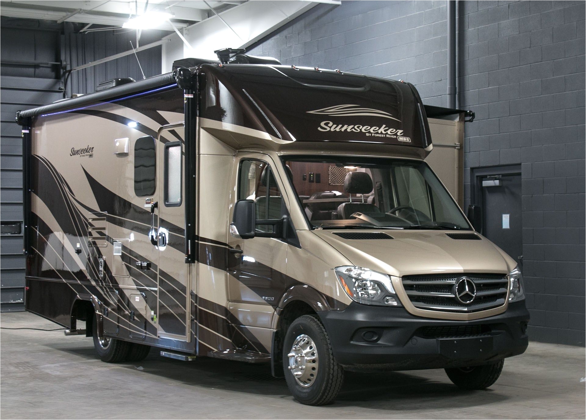 comfortable and smooth motorhome travel 2017 forest river sunseeker mbs 2400w this gas powered