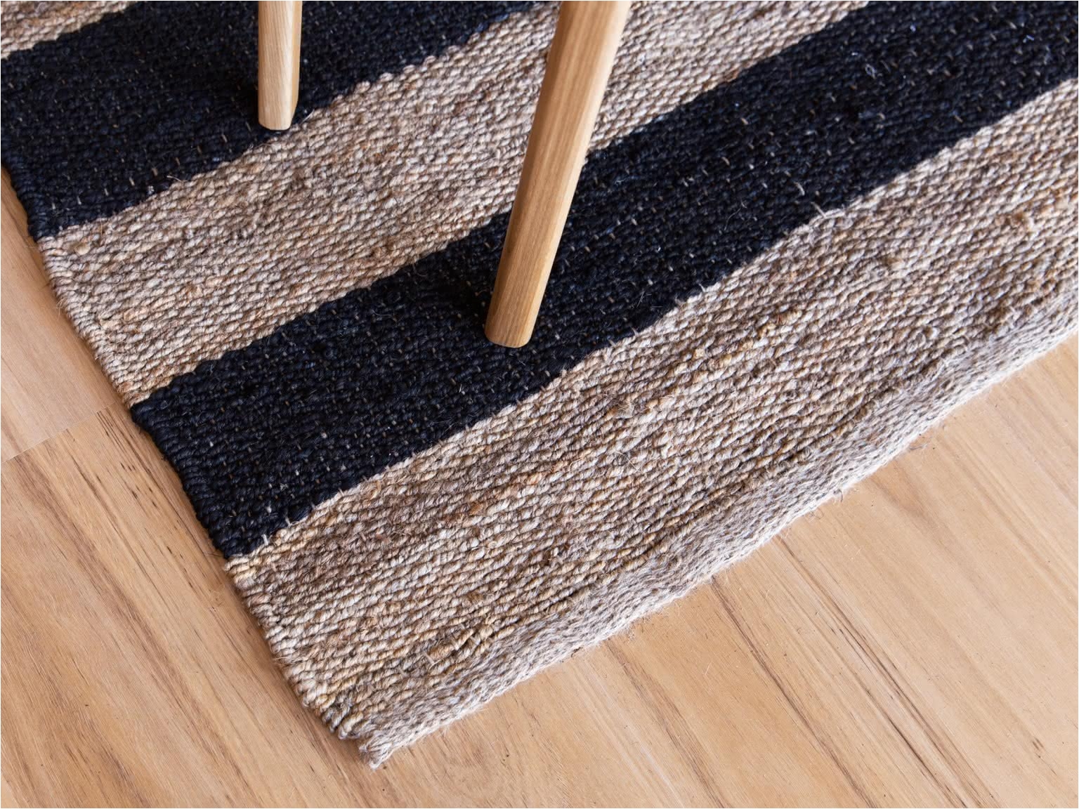 rec rug black