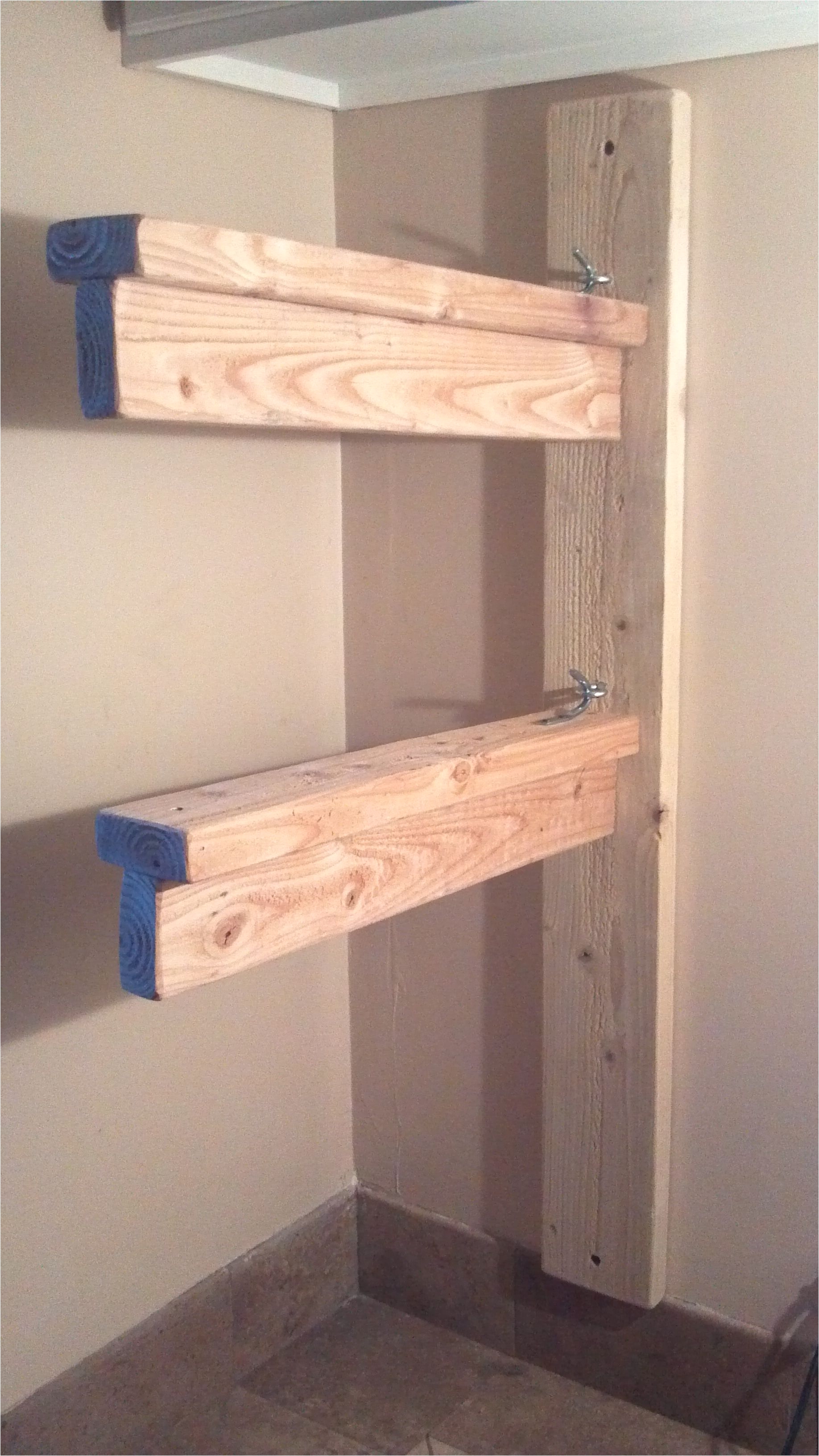 build a sturdy collapsible saddle rack