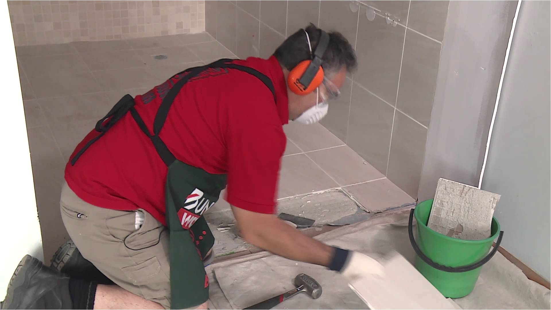 Bunnings Floor Scraper How to Remove Floor Tiles Diy at Bunnings Youtube