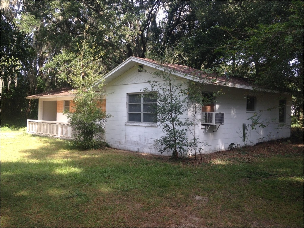 the property is located in unincorporated eastern hillsborough county on lithia pinecrest road just south of lumsden road there are 21000 cars that pass