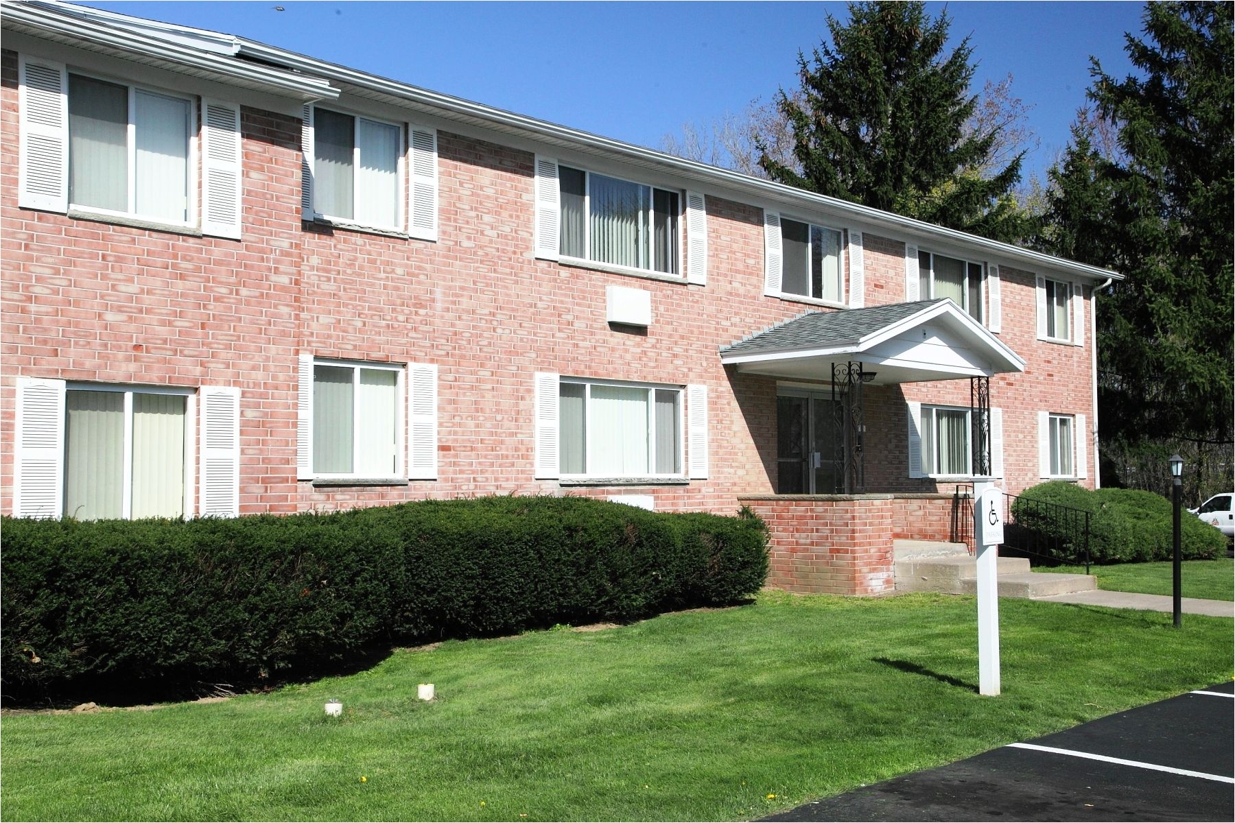 country manor apartments in webster ny