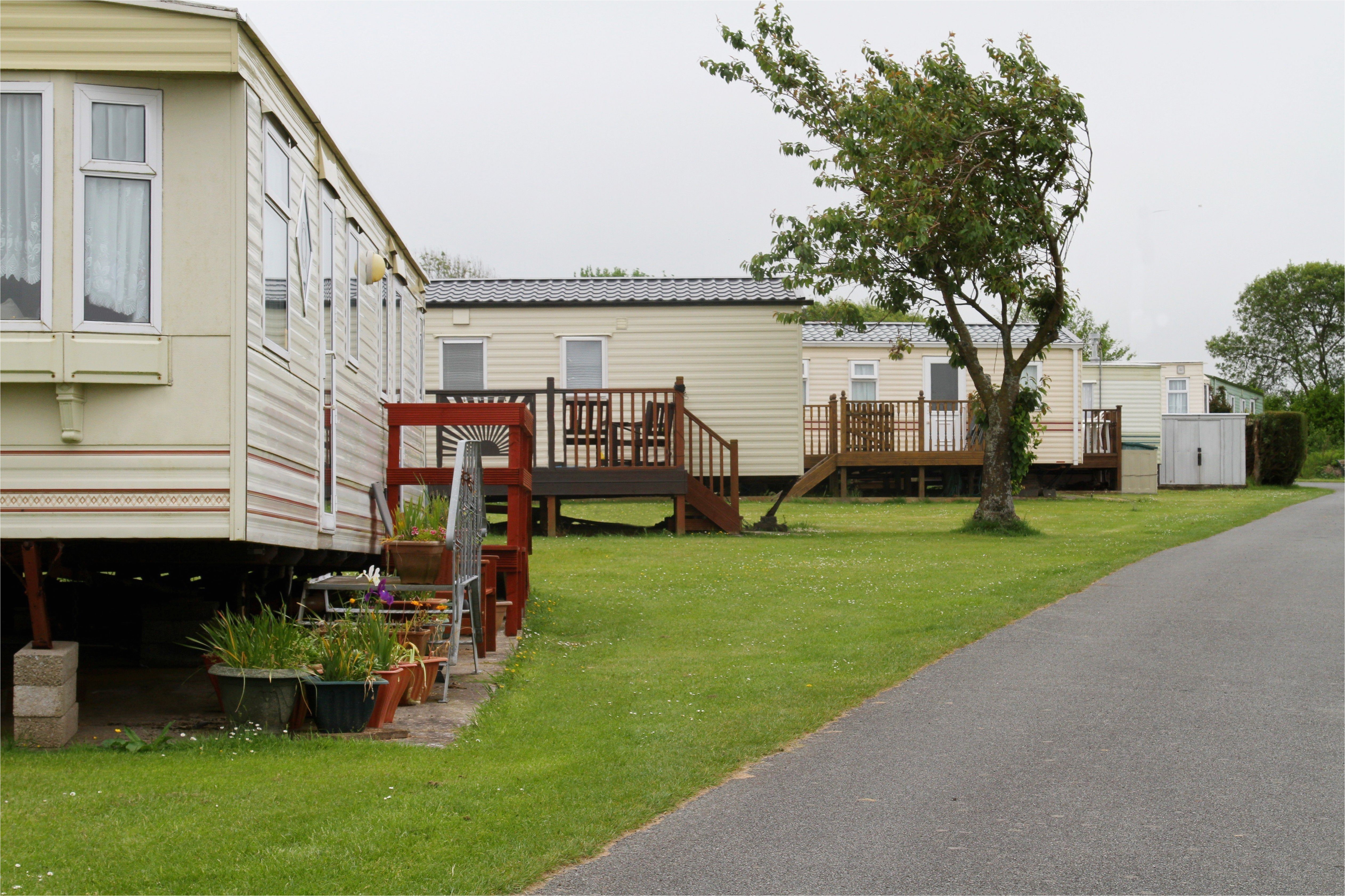 mobile caravans or trailers in holiday park 691672962 5aef9e13ff1b7800365e7767