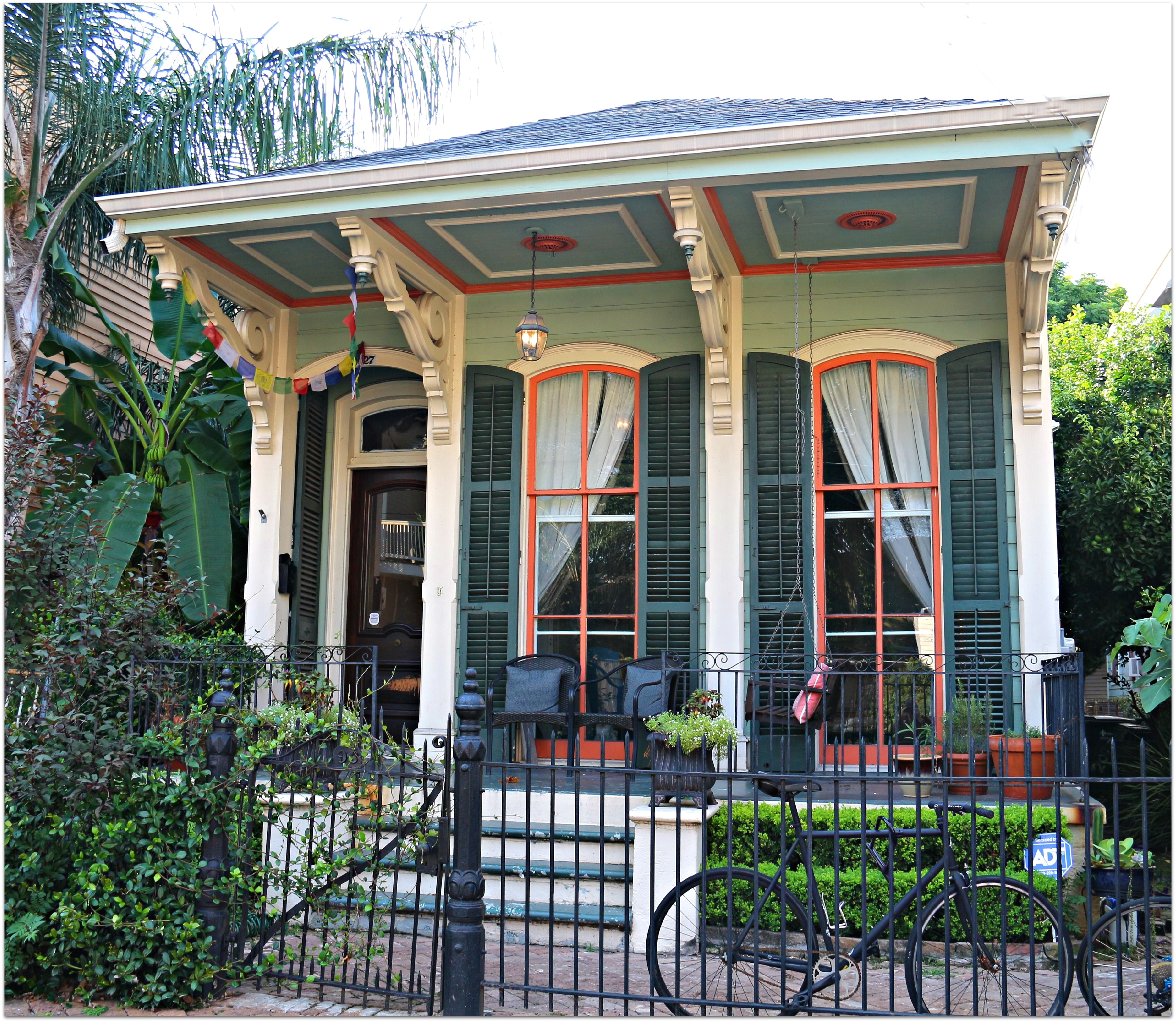 historic cottages in lower garden district in new orleans