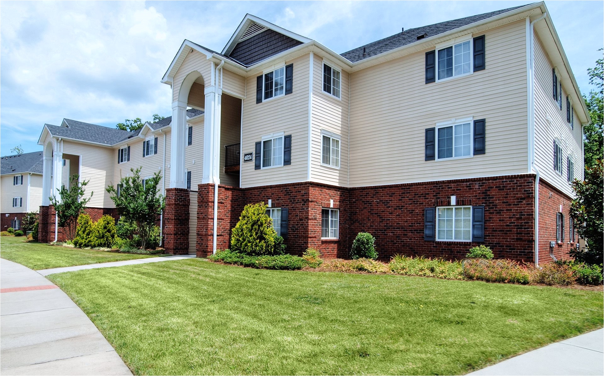 beautiful brick construction battleground north apartments in greensboro nc