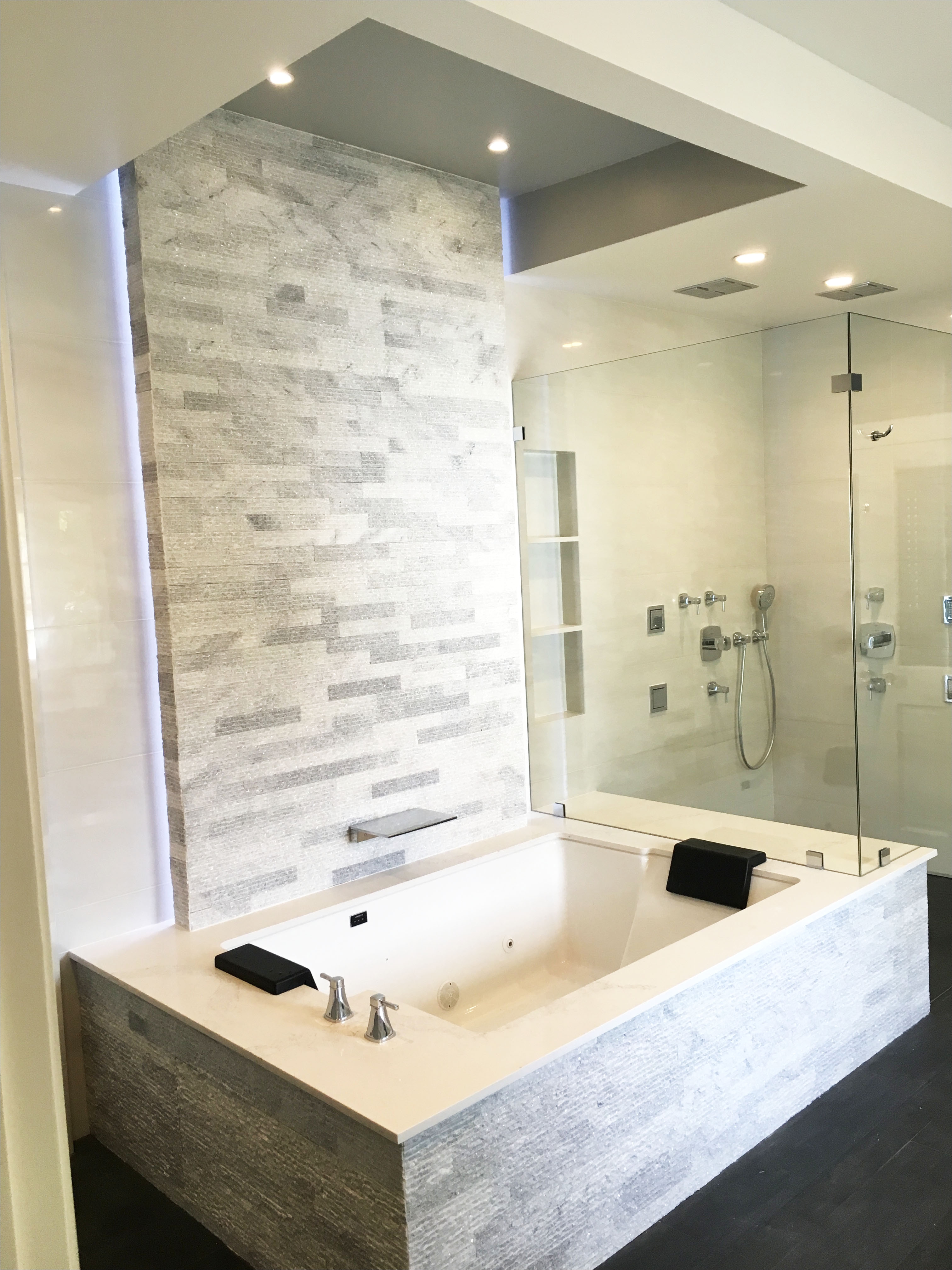 lowes bathtubs and shower combo beautiful corner bathtub shower bo small bathroom inch tub modern bath