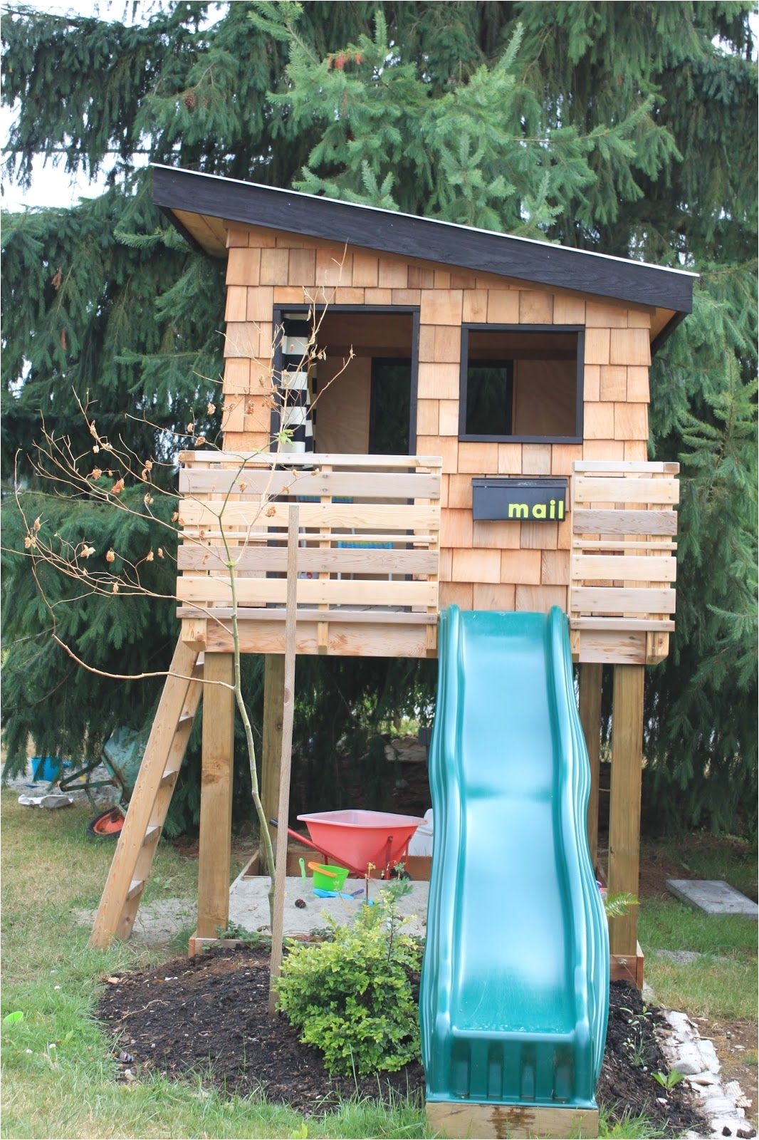 15 pimped out playhouses your kids need in the backyard