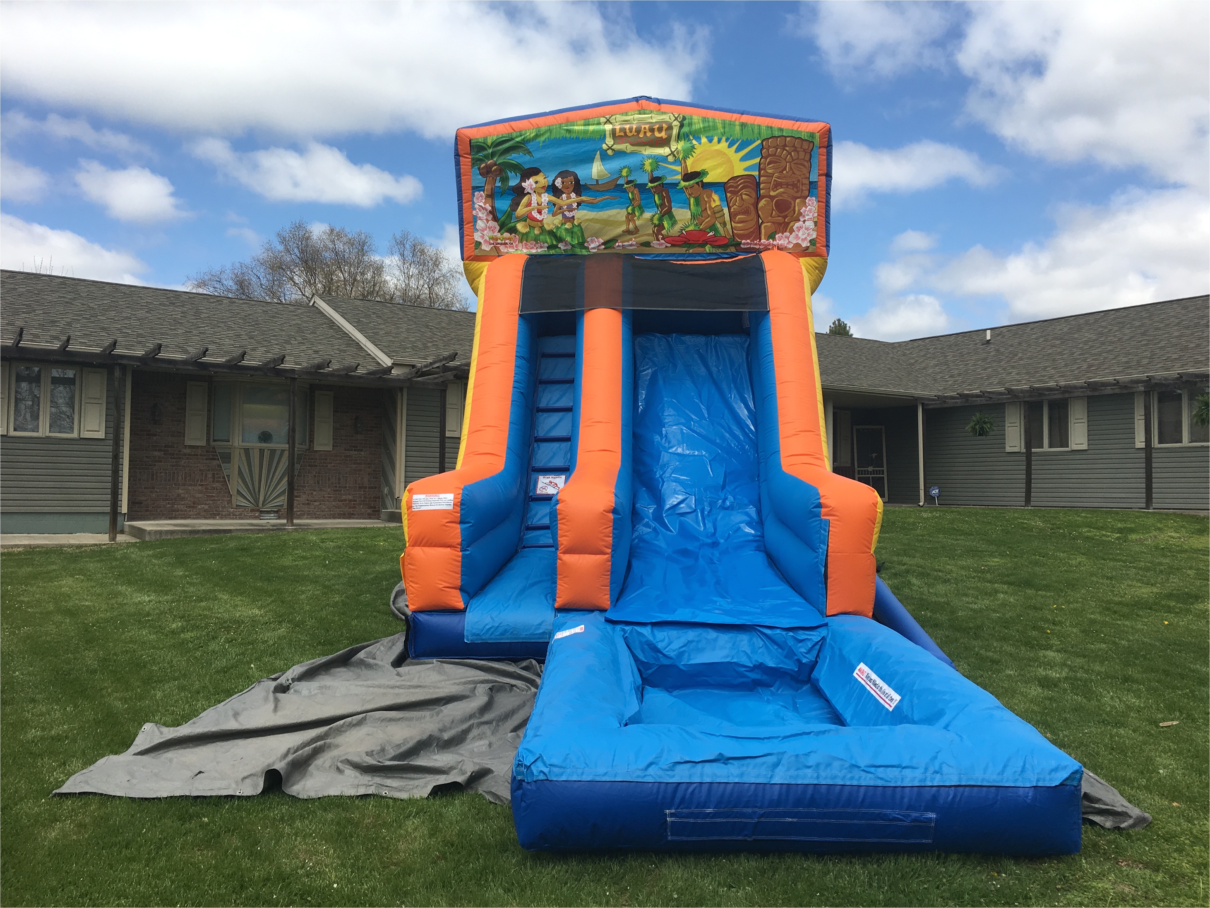 18′ themed water slide