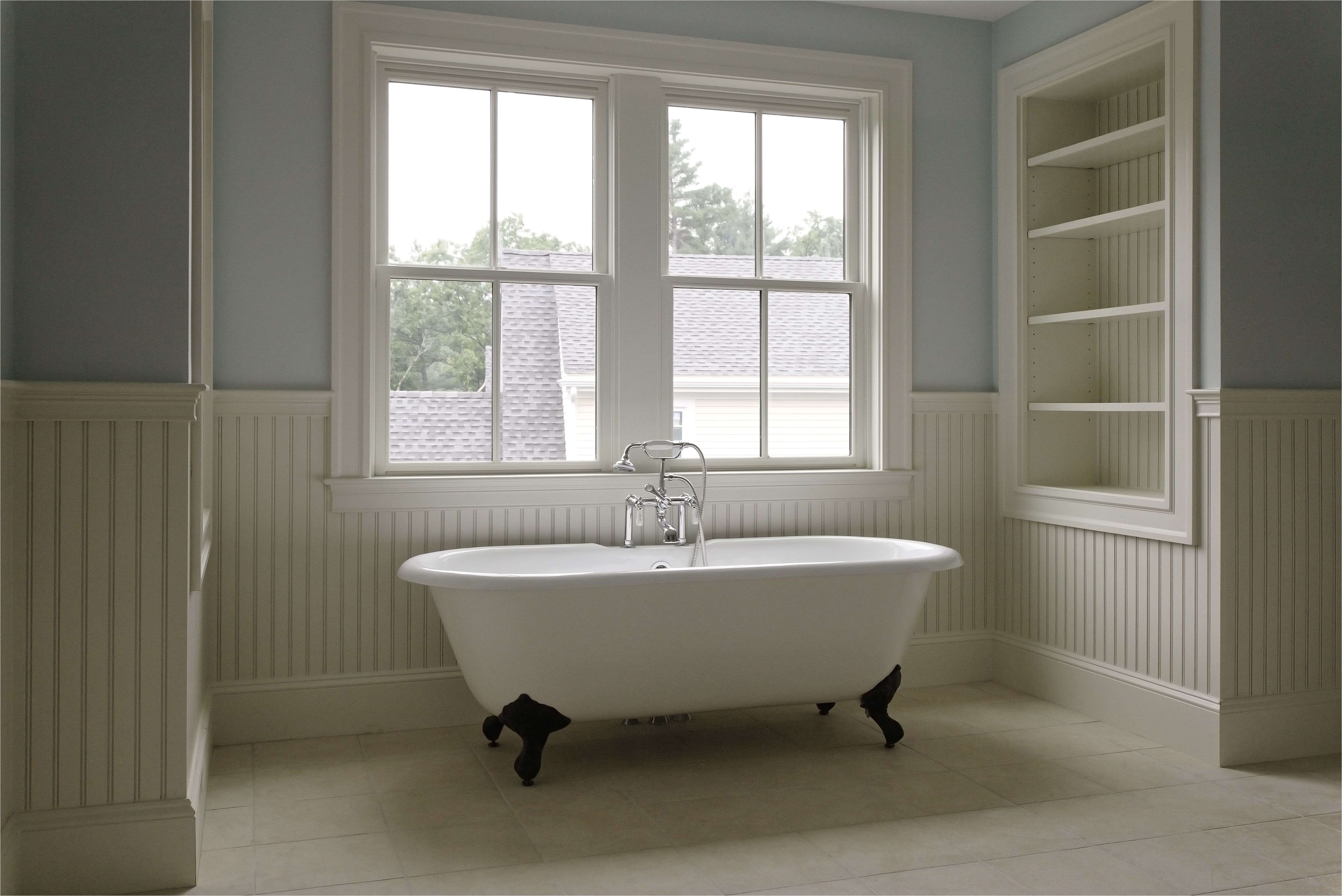 tradional style bathroom with clawfoot tub 133600769 582c8e5d3df78c6f6a4f5d3f