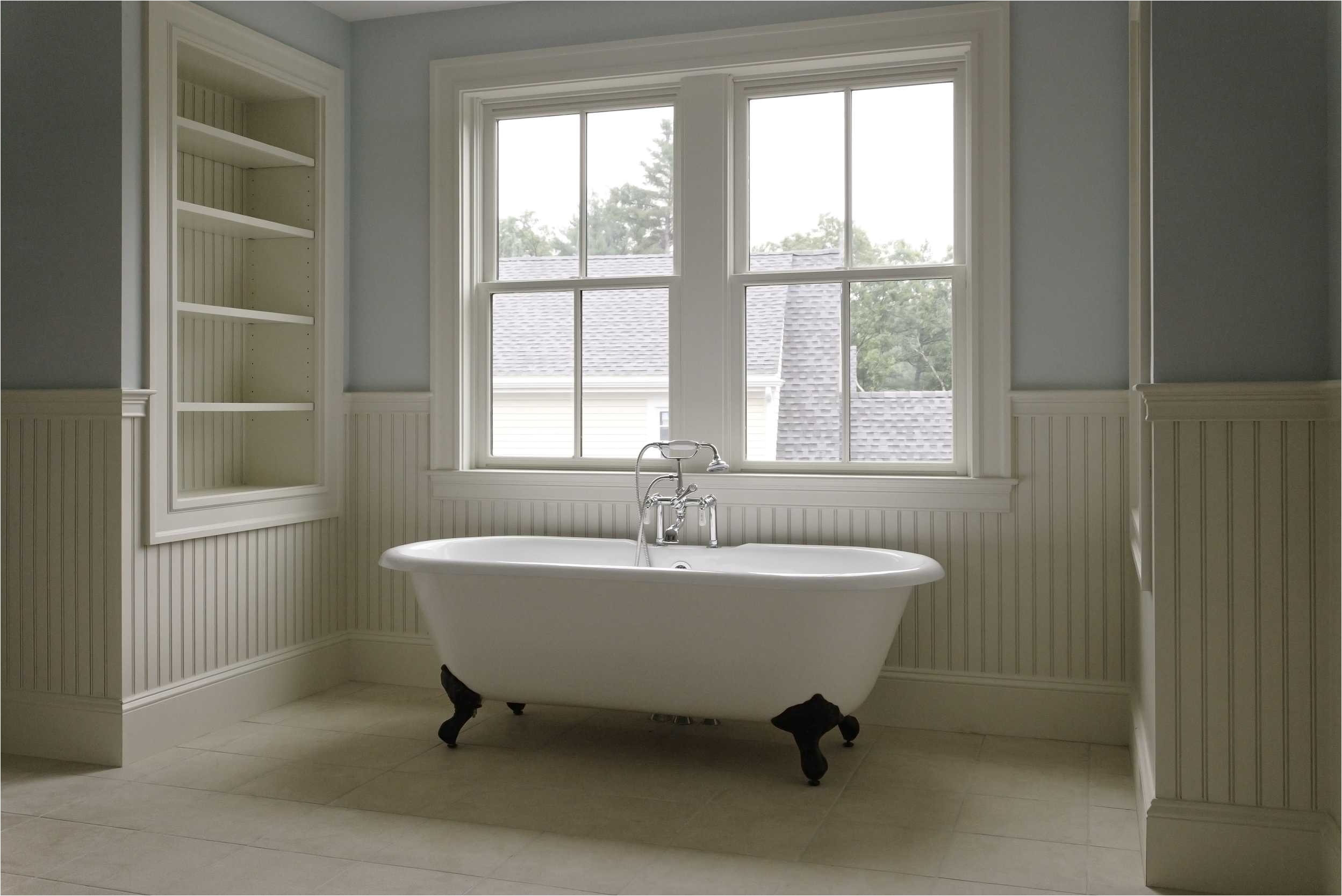 tradional style bathroom with clawfoot tub 133600769 582c8e5d3df78c6f6a4f5d3f