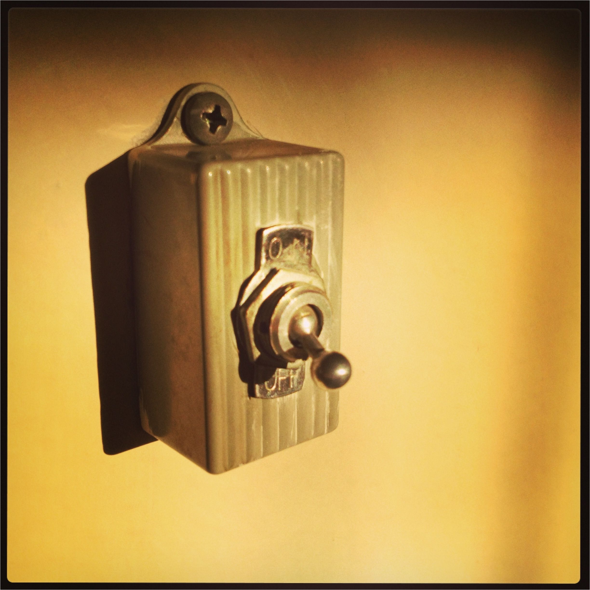 on and off switch from the 50s retro lightswitch