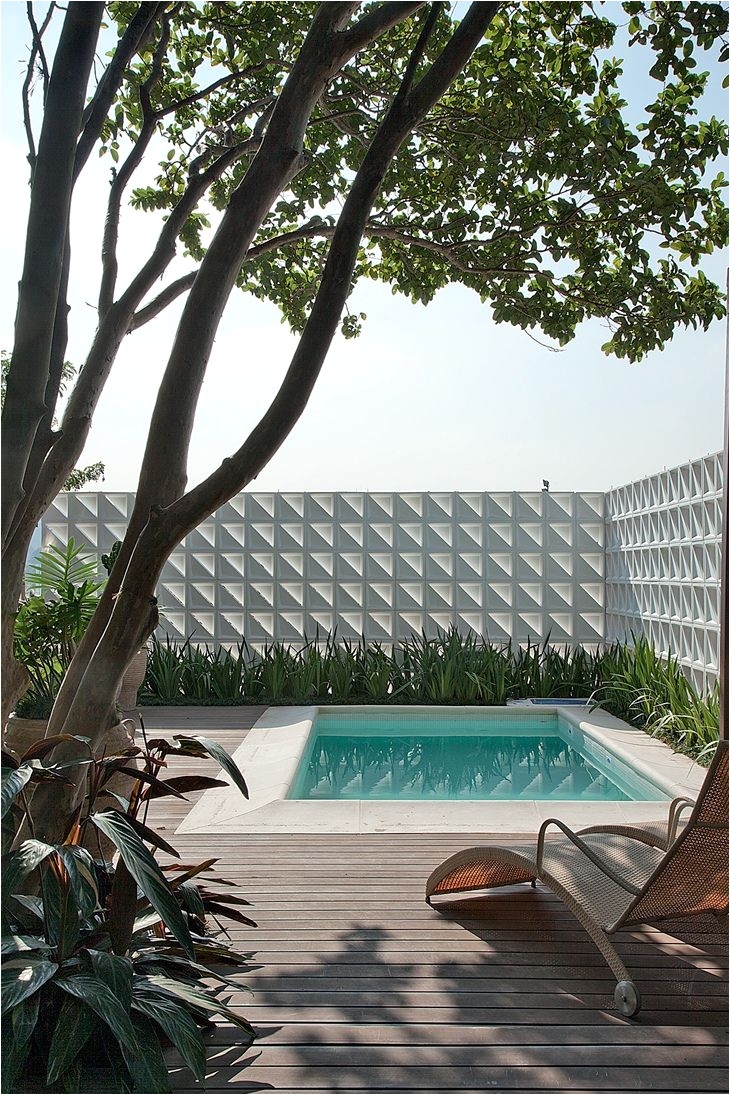 heavenly textured outdoor white feature wall behind splash pool