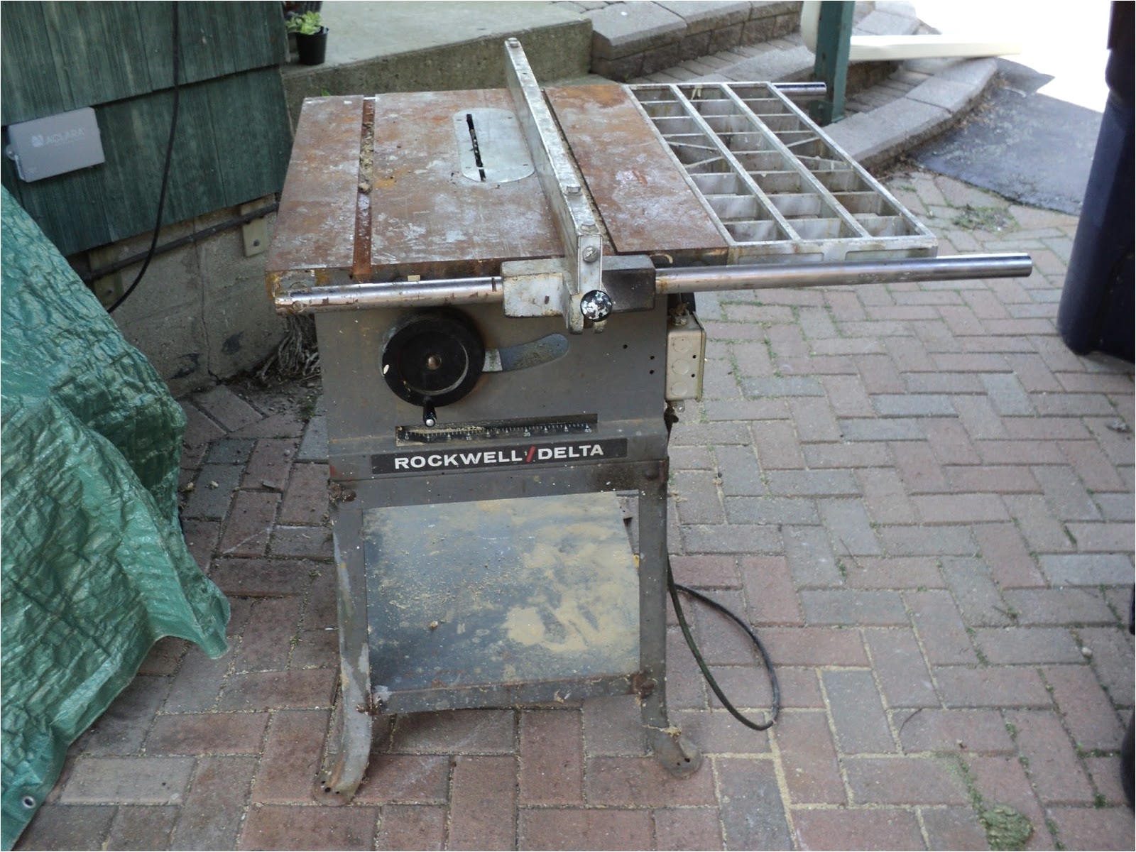a rockwell delta 10 table saw this shabby old saw was in my deceased next door neighbours garage for god knows how long