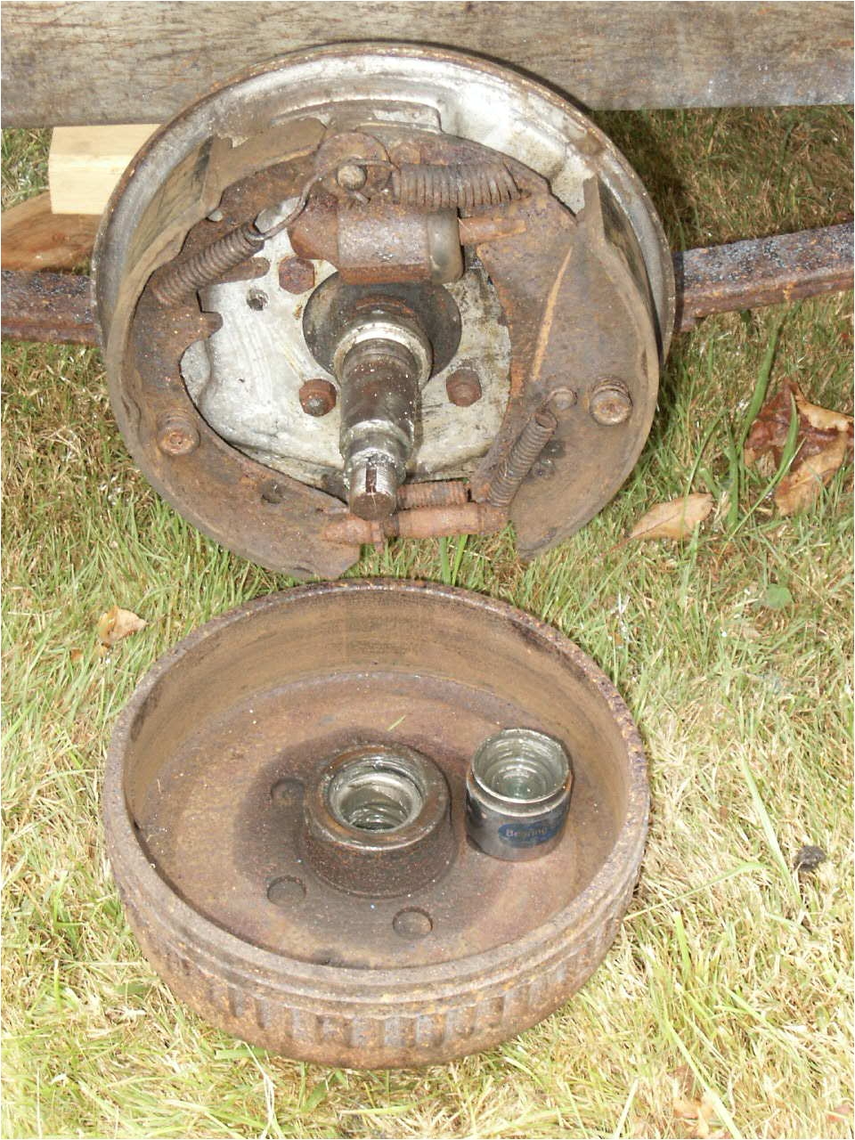 this tandem right rear unit has a frozen wheel cylinder that is questionable whether it can be salvage this brake unit will need extensive cleaning a