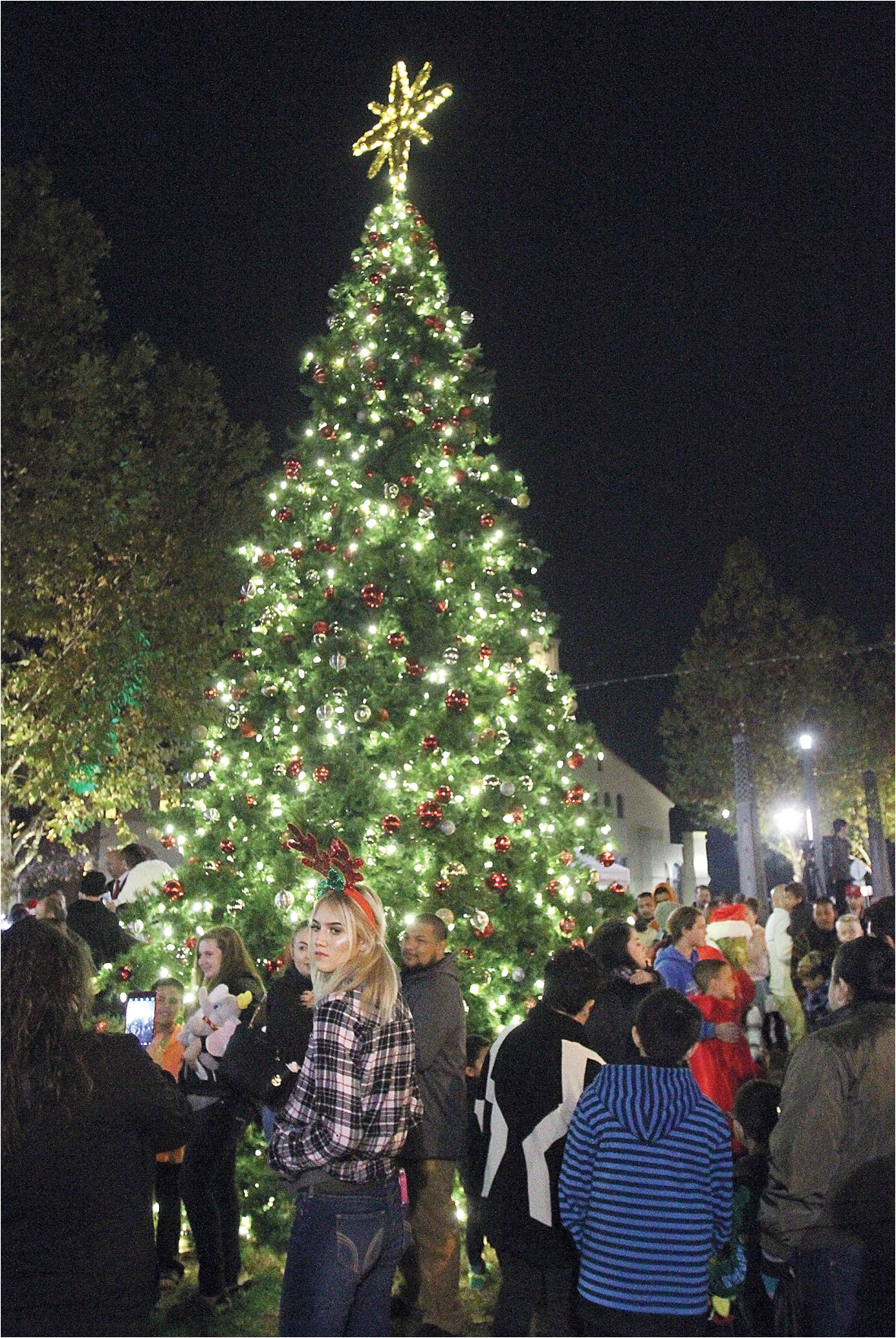 hometown holiday parade and tree lighting tracy press goldenstatenewspapers com