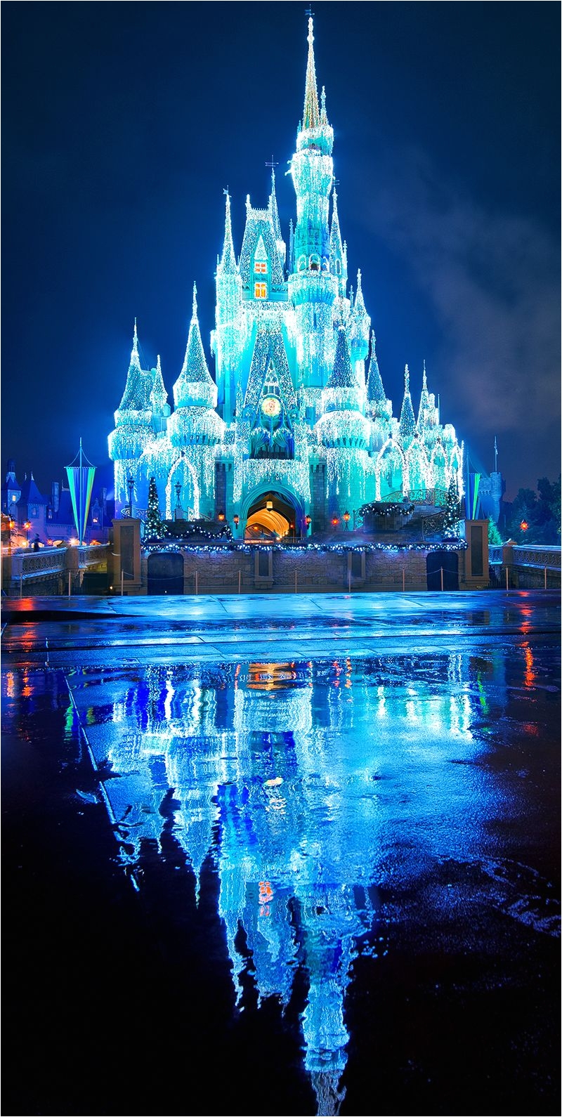almost time for christmas heres what to know if youre visiting walt disney world this time of year