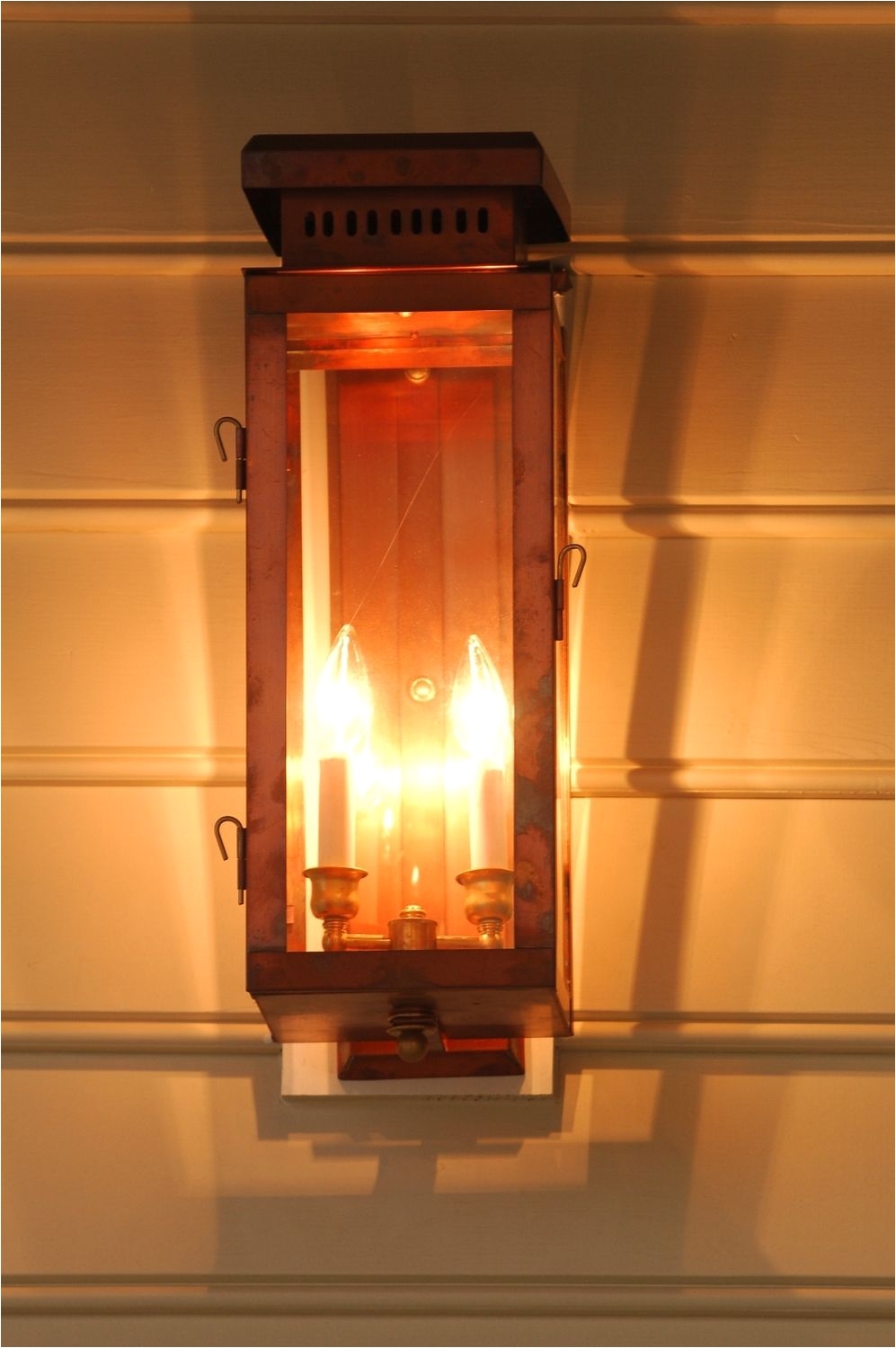 the single house lantern gas or electric the charleston collection lanterns carolina lanterns