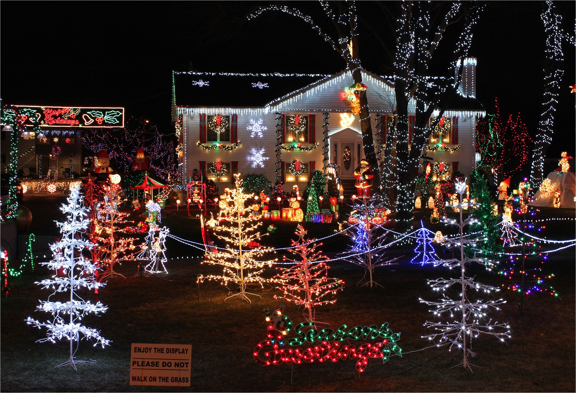 christmas lights house display 5893edf13df78caebc241183 jpg