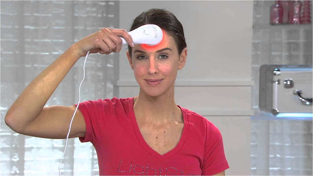 lightstim mini for wrinkles handheld led light device with carolyn gracie