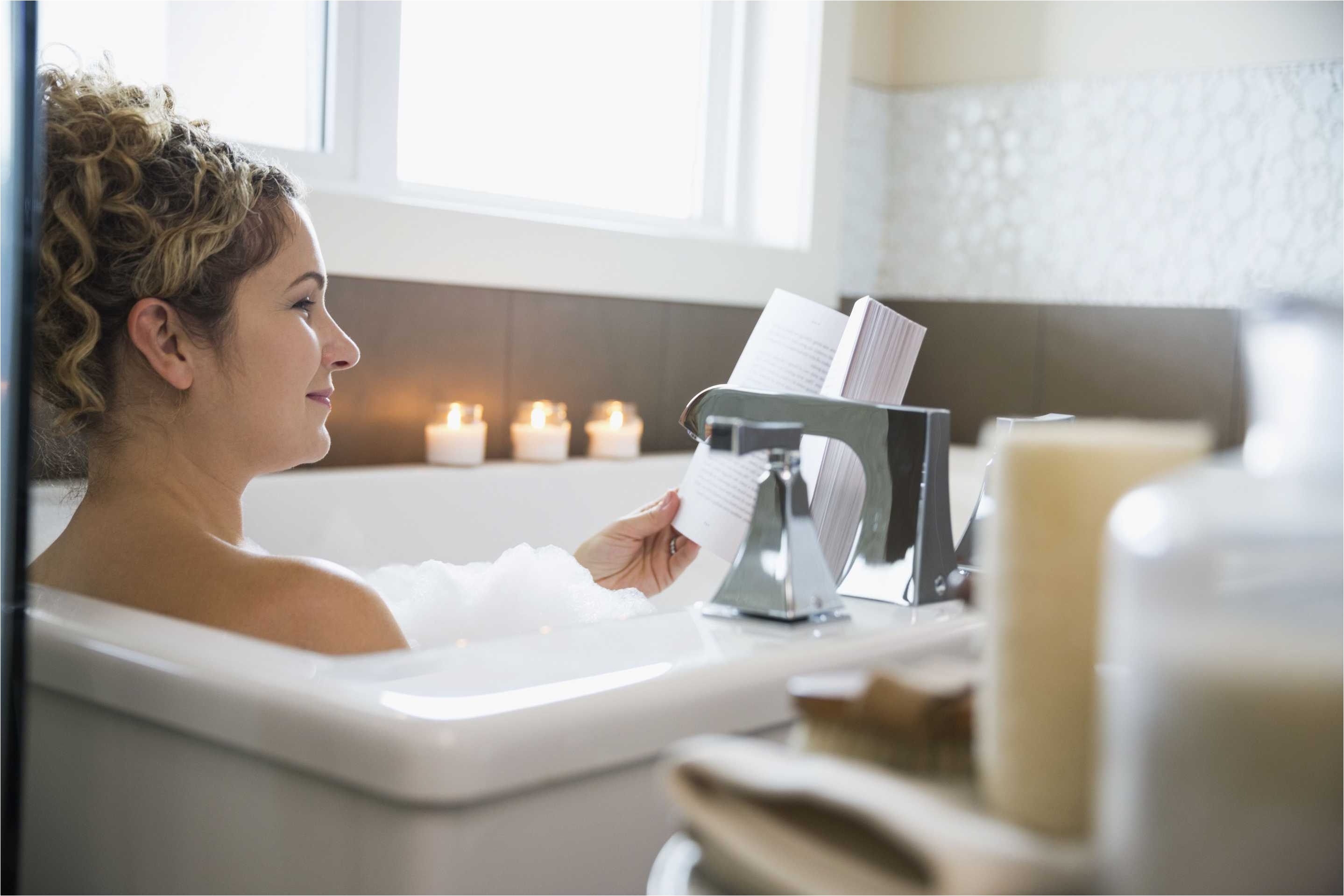 mature woman reading book in bathtub 168359979 5a09b7e2beba33003703b132