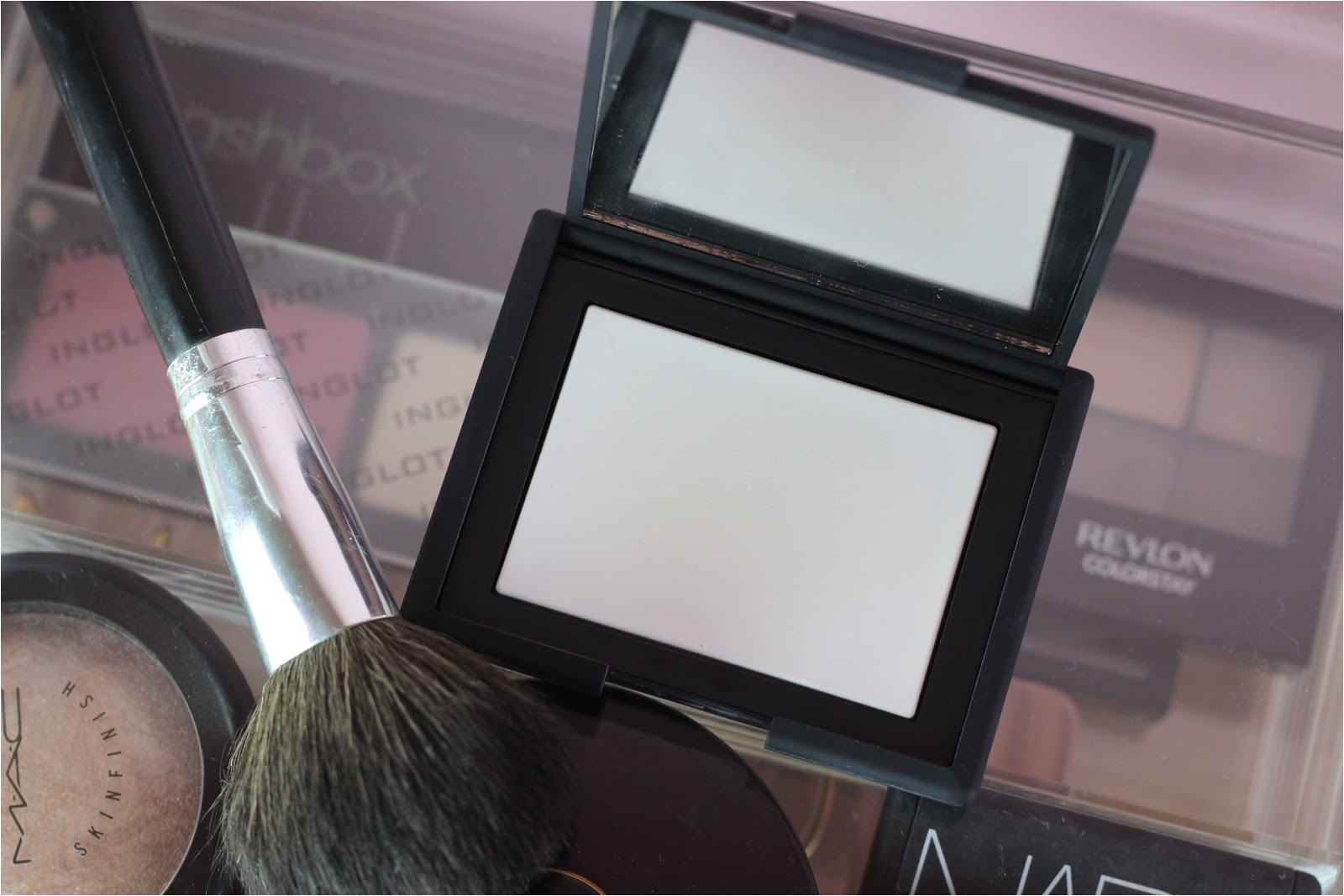 Nars Light Reflecting Pressed Setting Powder Nars Light Reflecting Pressed Powder In Crystal Review Everyday Lauren