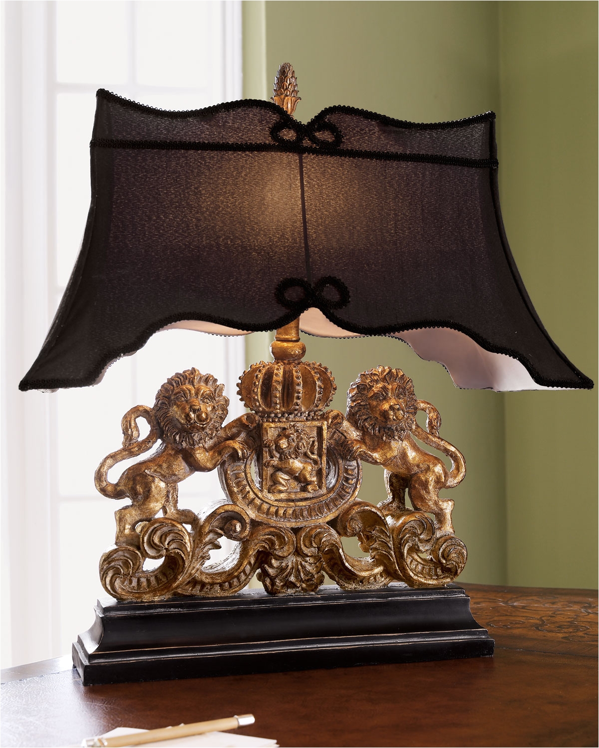 lion crest lamp